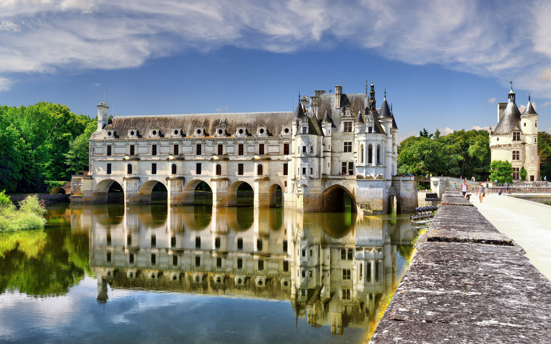 Красивый старинный замок Шенонсо, Франция