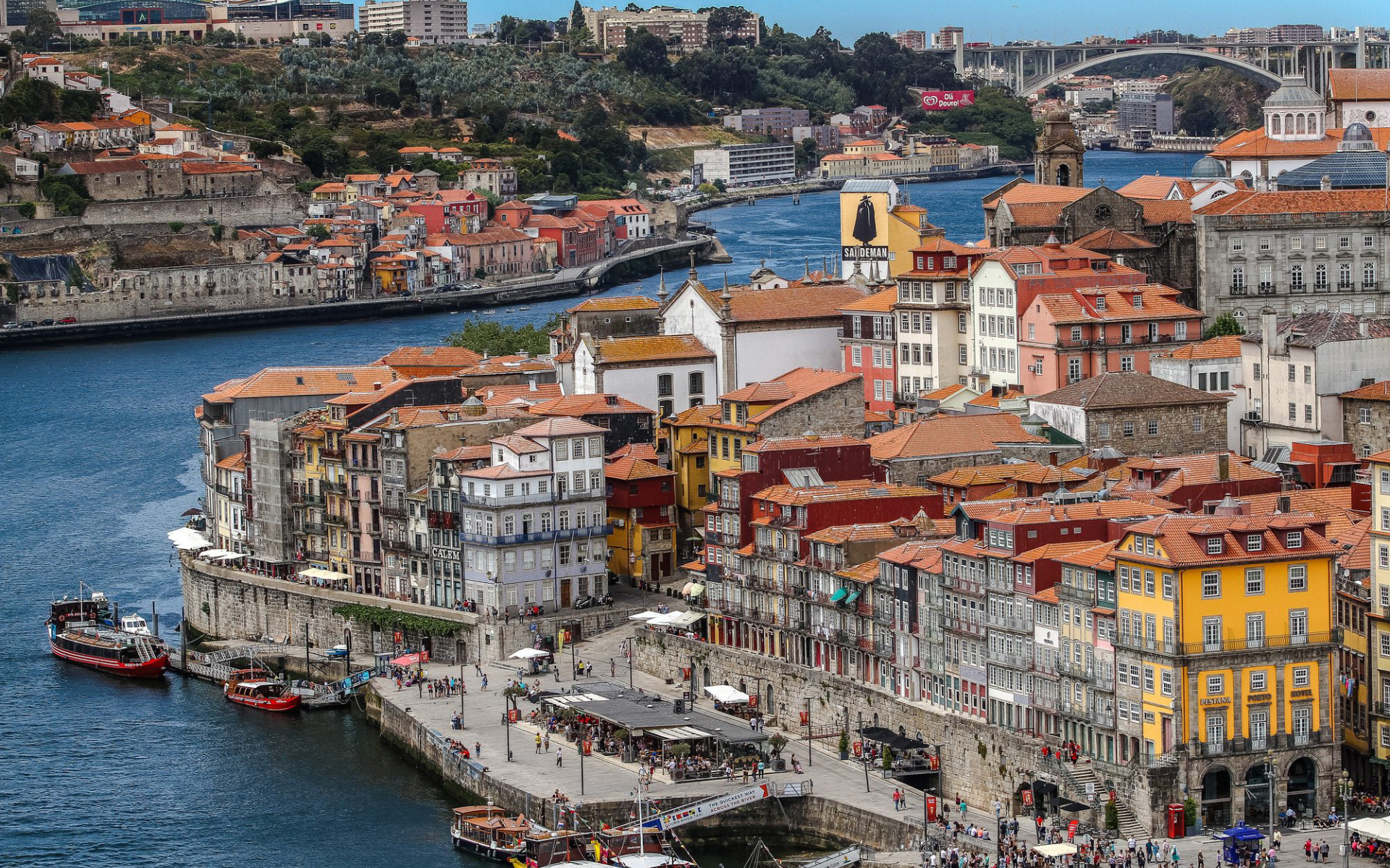 Дома на берегу реки, Португалия