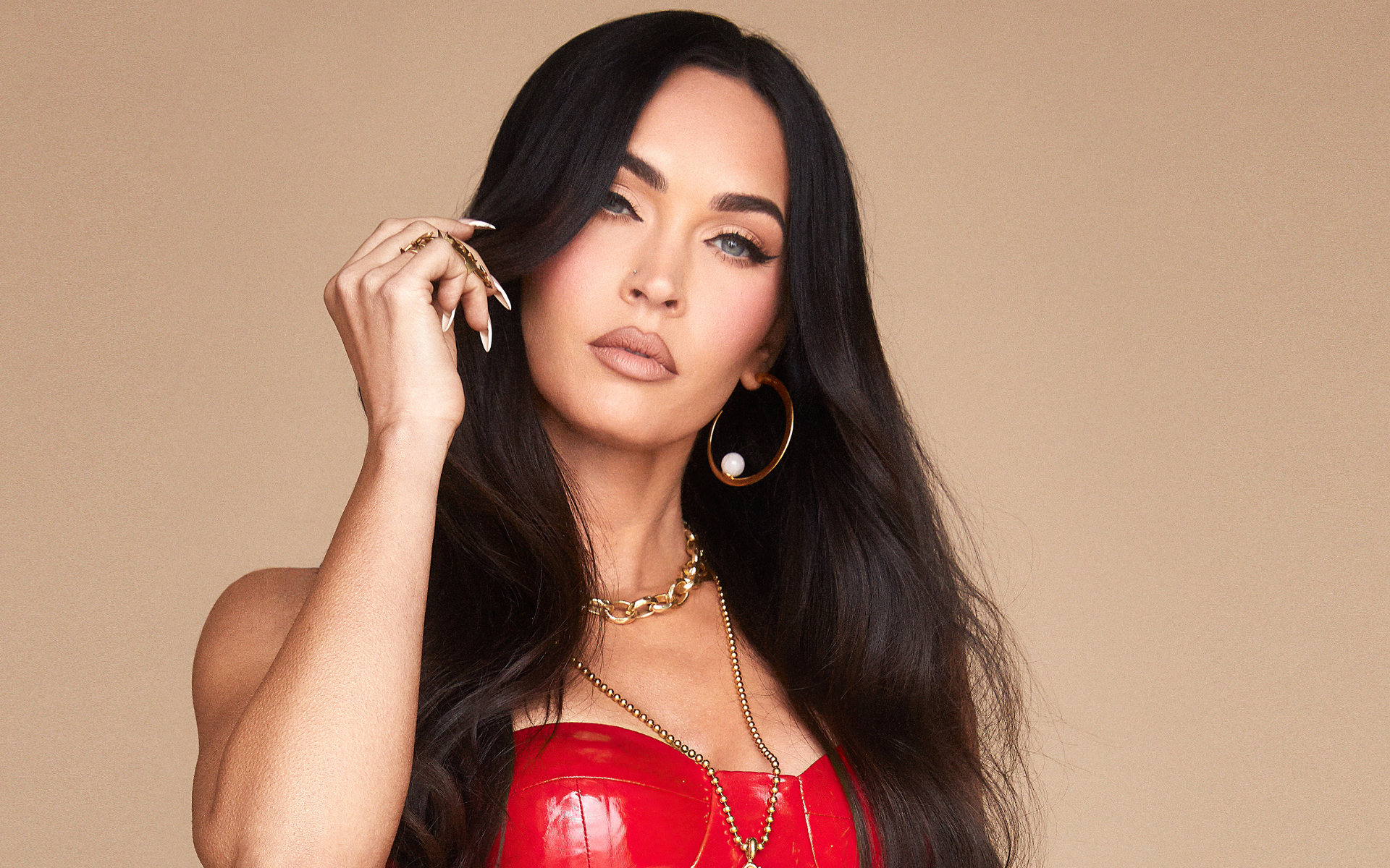 Яркая голубоглазая брюнетка актриса Меган Фокс