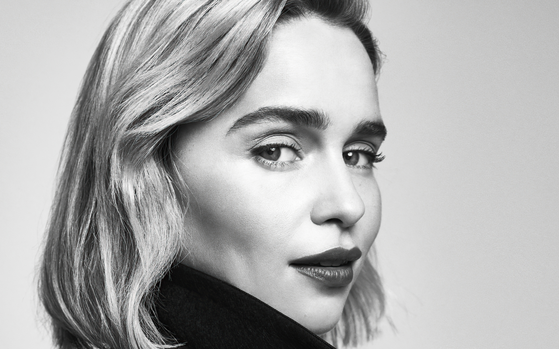 Девушка с красивыми глазами, актриса Эмилия Кларк