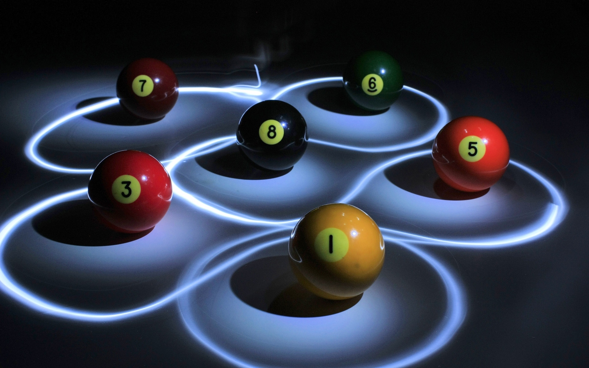 Разноцветные бильярдные шары