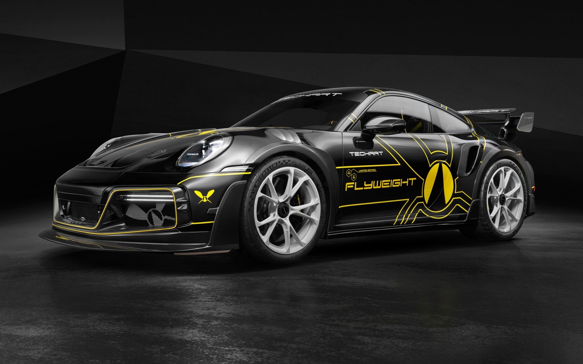 Вид спереди на автомобиль TechArt GTstreet R Flyweight 2023