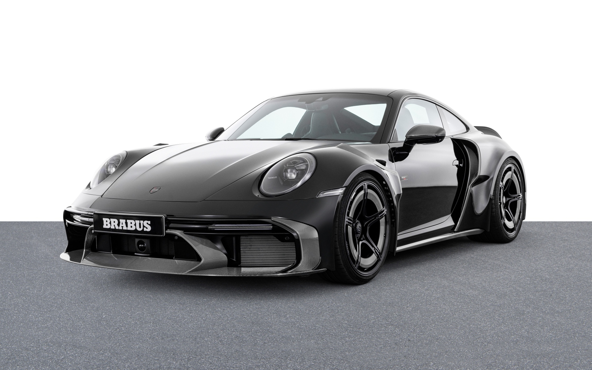 Черный автомобиль  Brabus 900 Rocket R