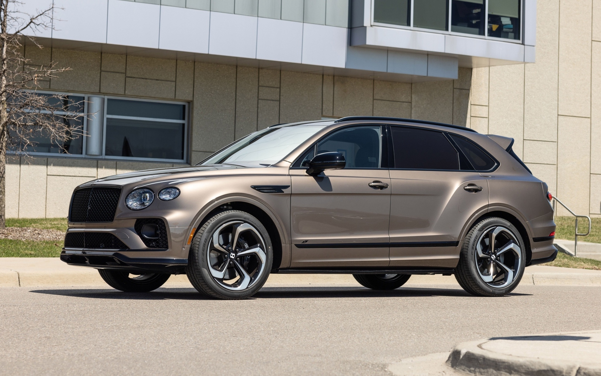 Автомобиль Bentley Bentayga S в городе