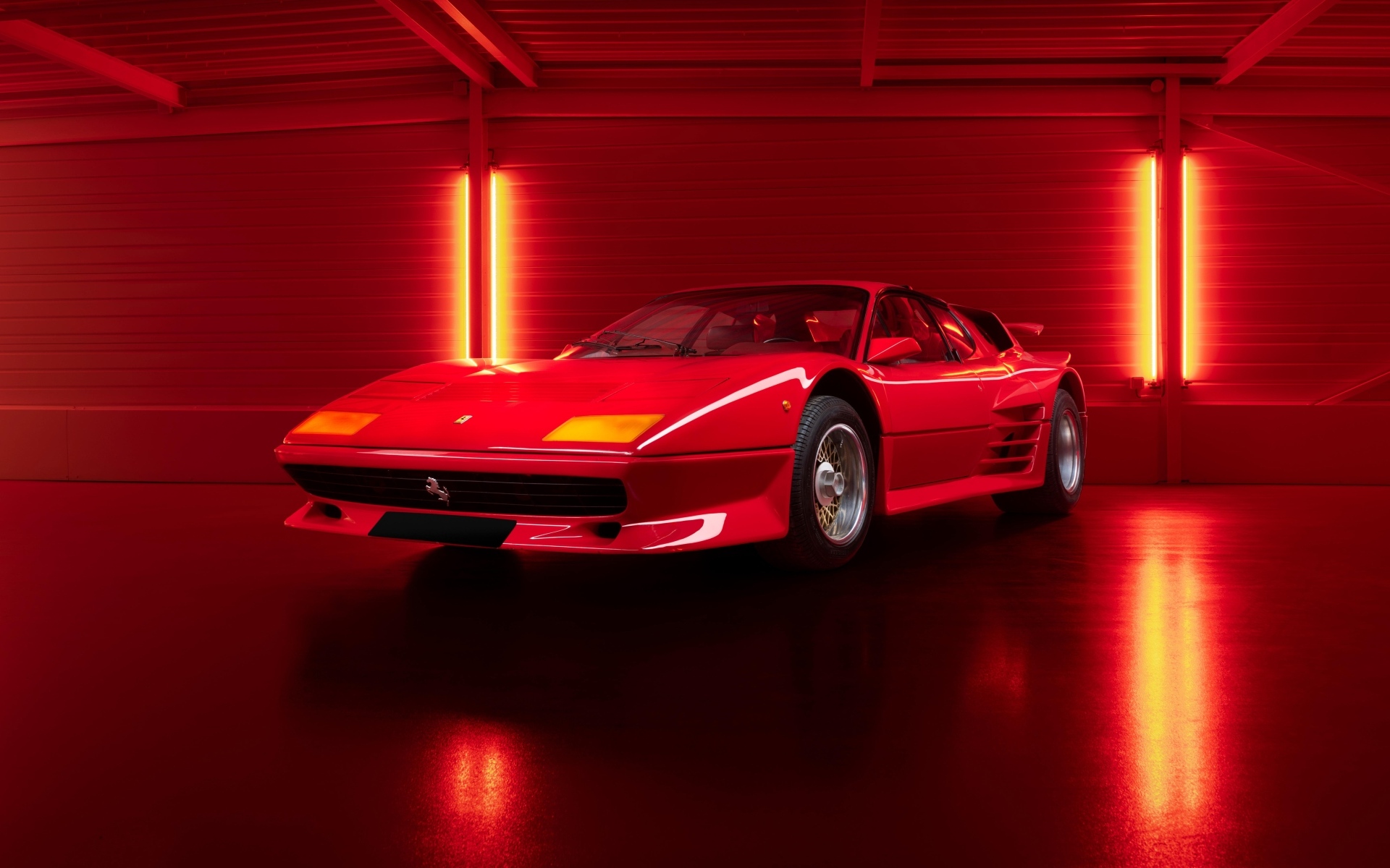 Красный автомобиль Koenig Ferrari 512 BB Twin Turbo By Pininfarina