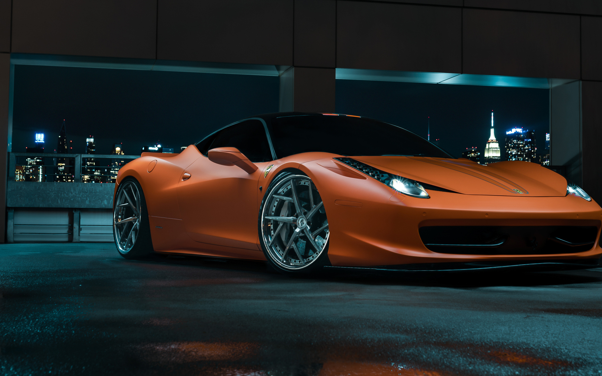 Стильный дорогой автомобиль Ferrari 458
