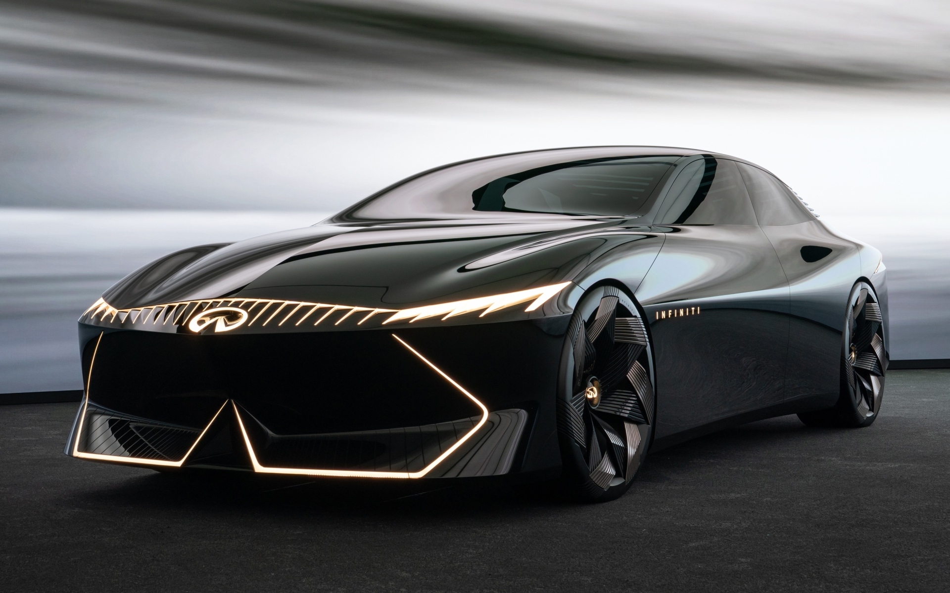 Черный дорогой автомобиль Infiniti Vision Qe