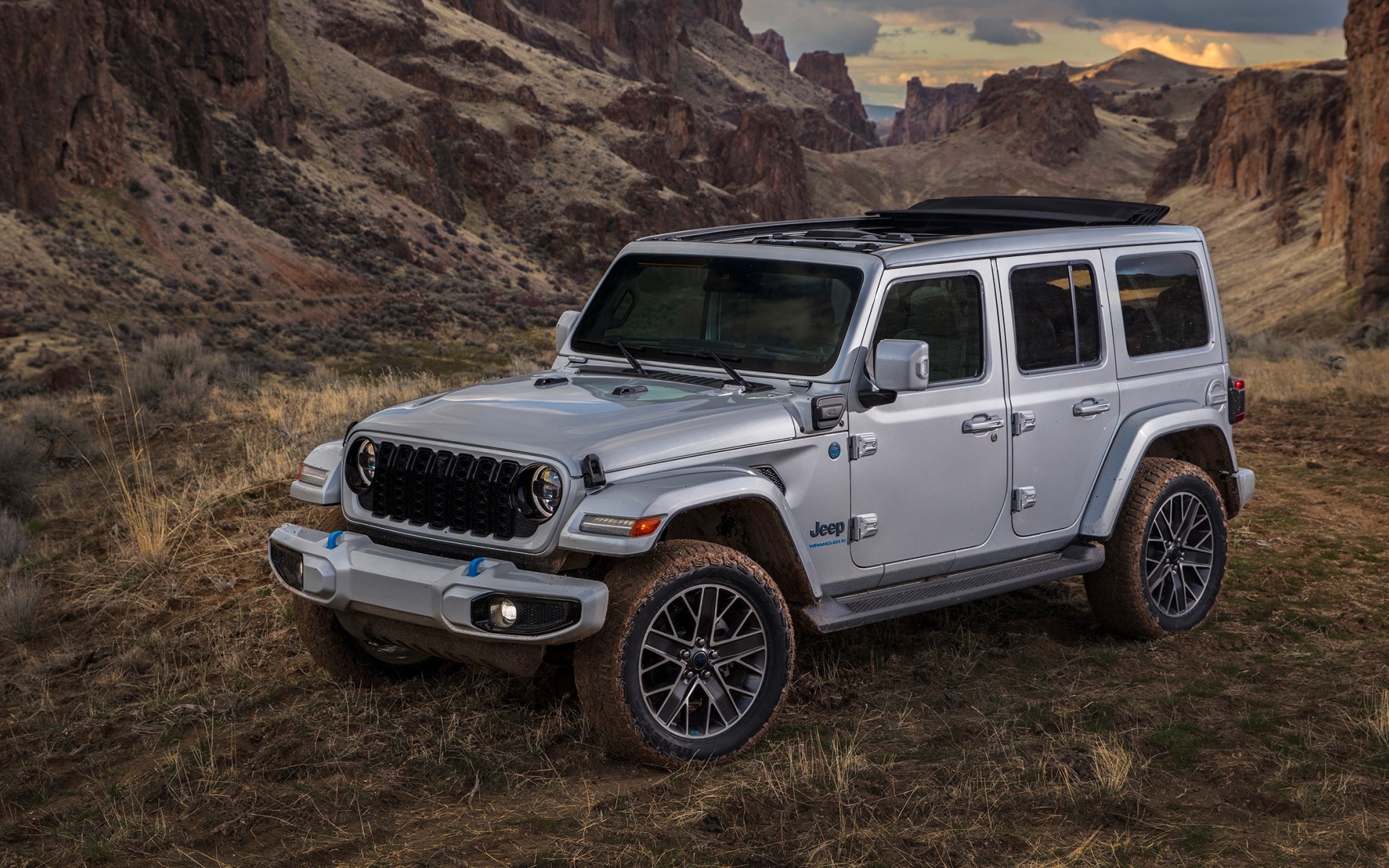 Серебристый  Jeep Wrangler Unlimited High Altitude 4xe 2023 года