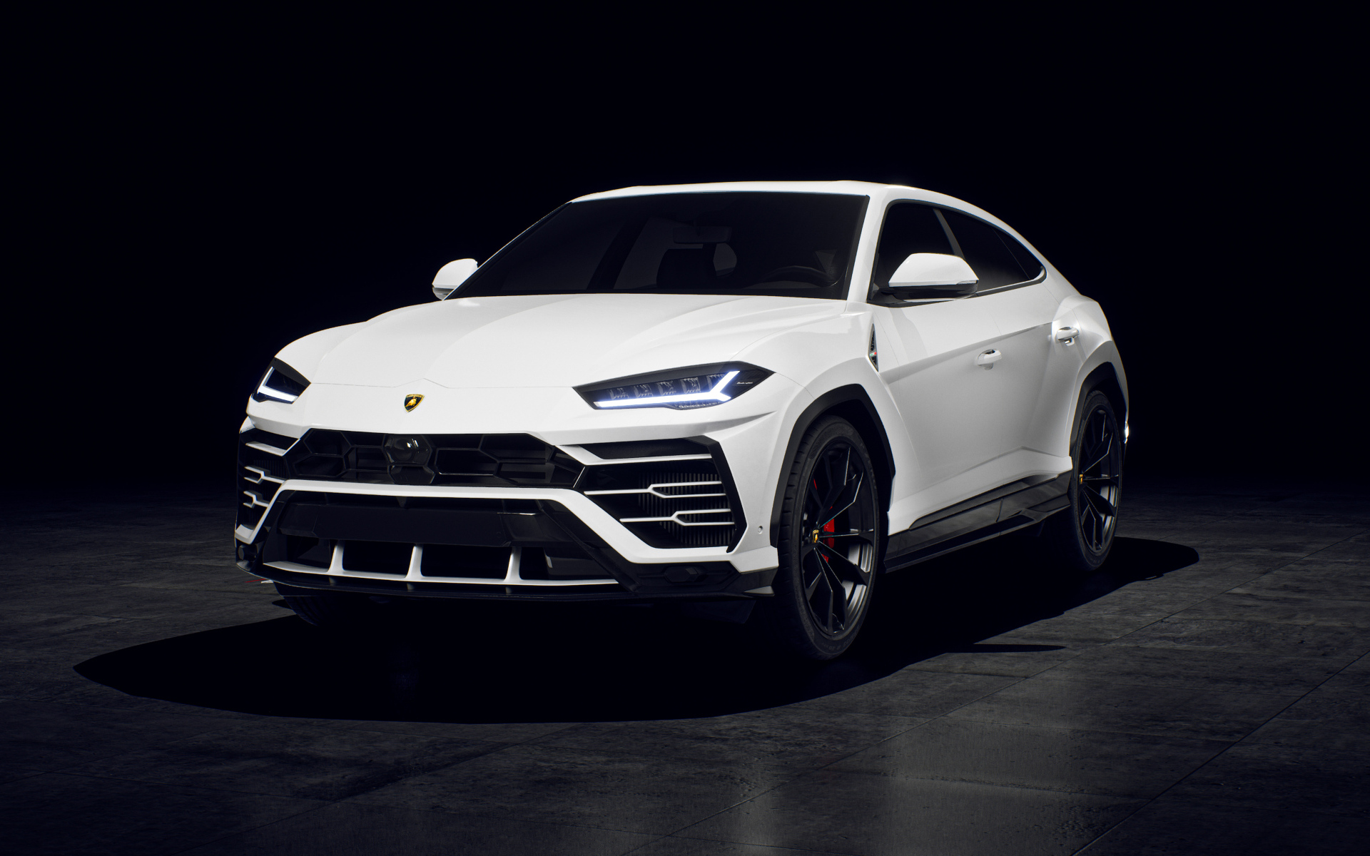 Автомобиль Lamborghini Urus вид спереди