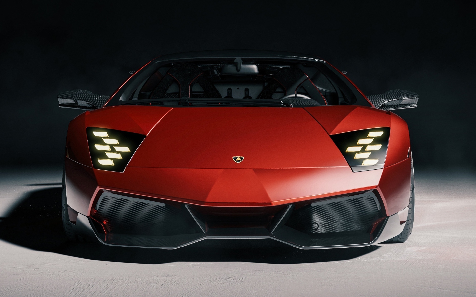 Вид спереди на красный автомобиль  Lamborghini Murcielago