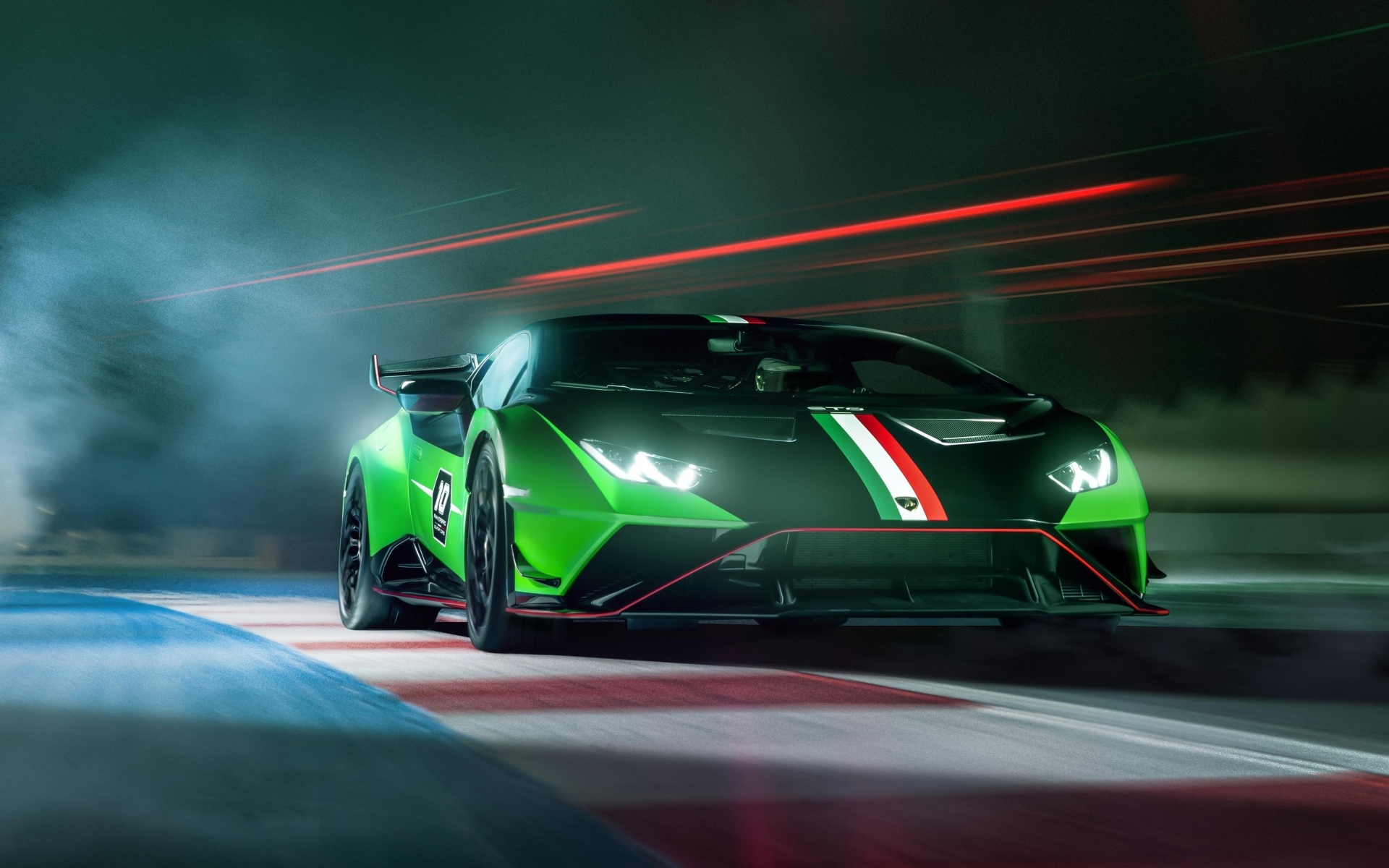 Автомобиль Lamborghini Huracan STO SC 10 Anniversario в дыму