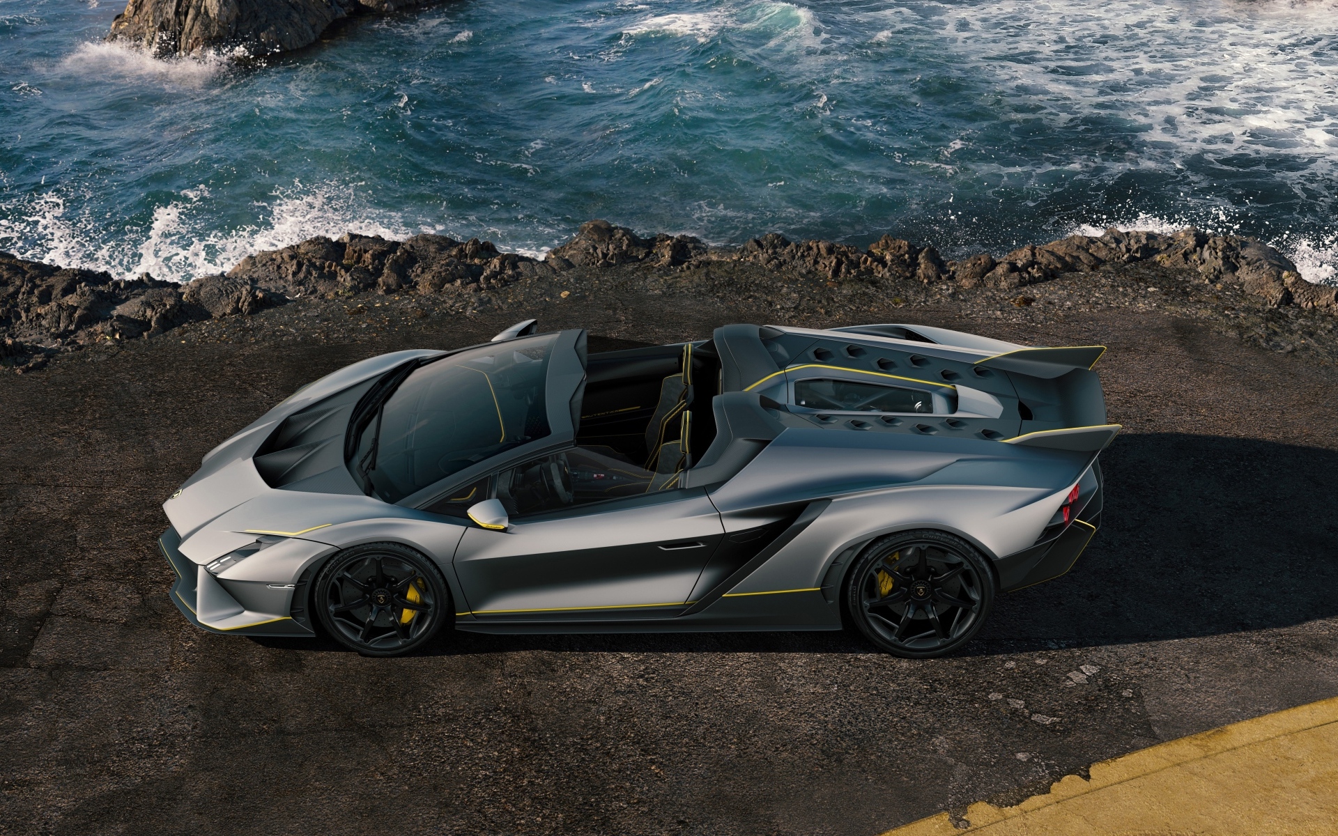 Серебристый автомобиль Lamborghini Autentica 2024  года вид сверху