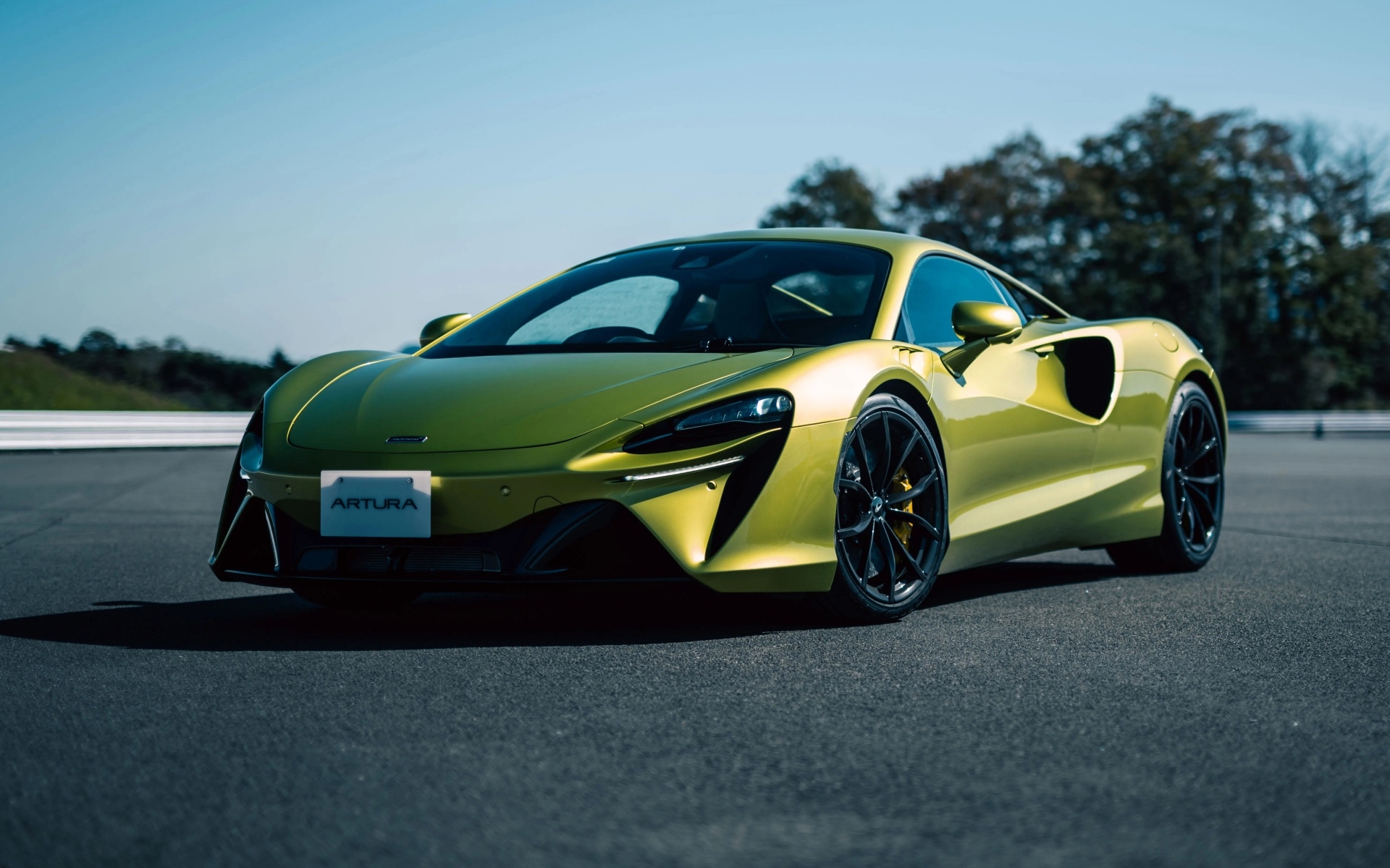 Автомобиль McLaren Artura