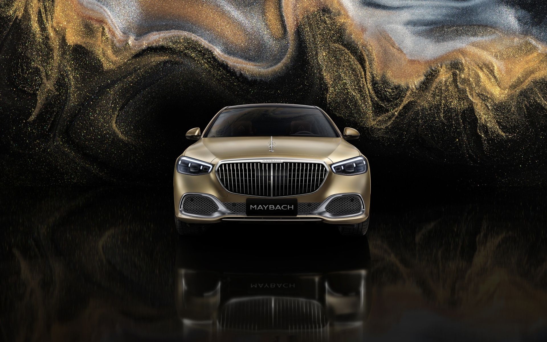 Вид спереди на автомобиль Mercedes MAYBACH S 680 4MATIC