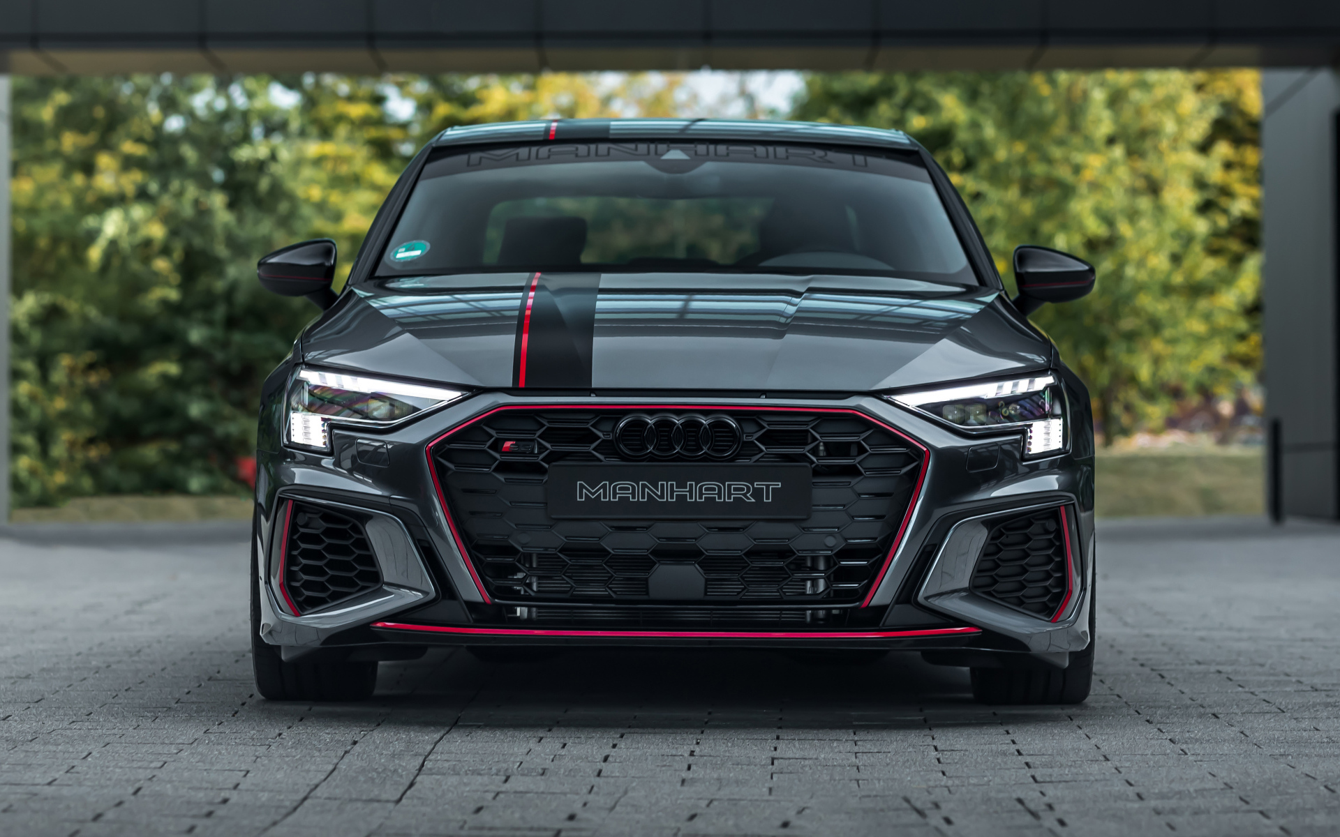 Автомобиль Manhart S 400 вид спереди