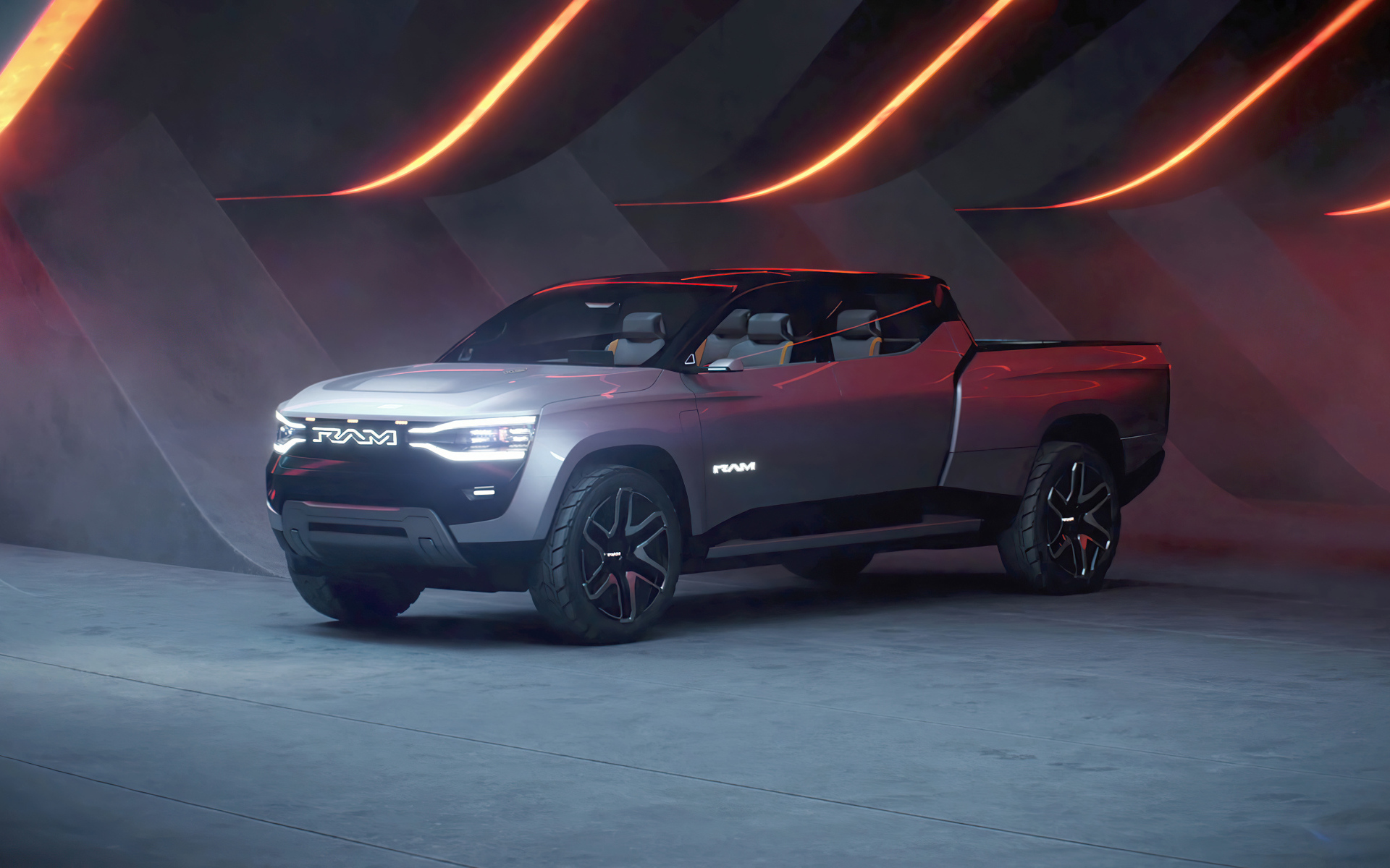 Серебристый пикап Ram 1500 Revolution