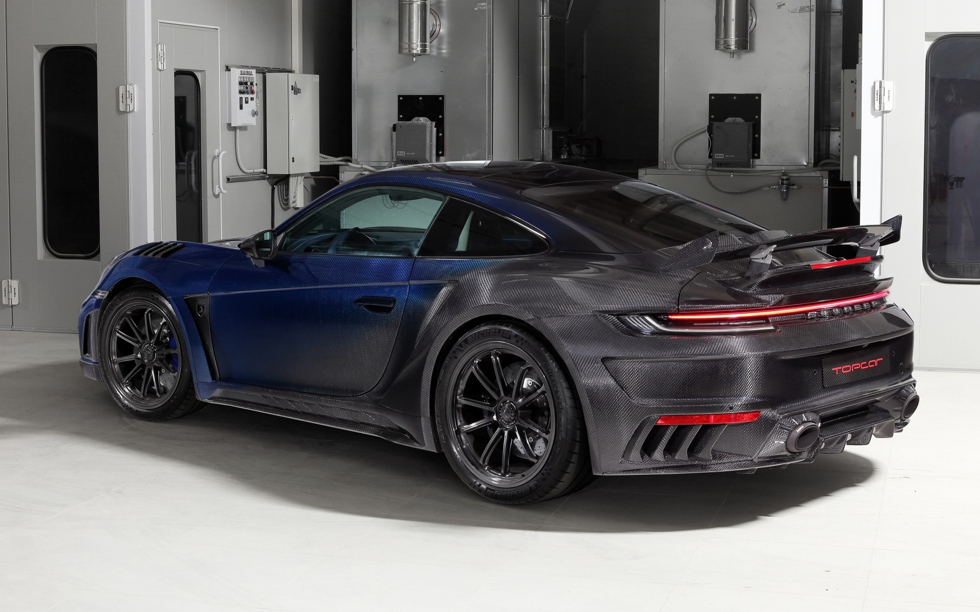 Автомобиль Porsche 911 Turbo S Stinger GTR  вид сзади