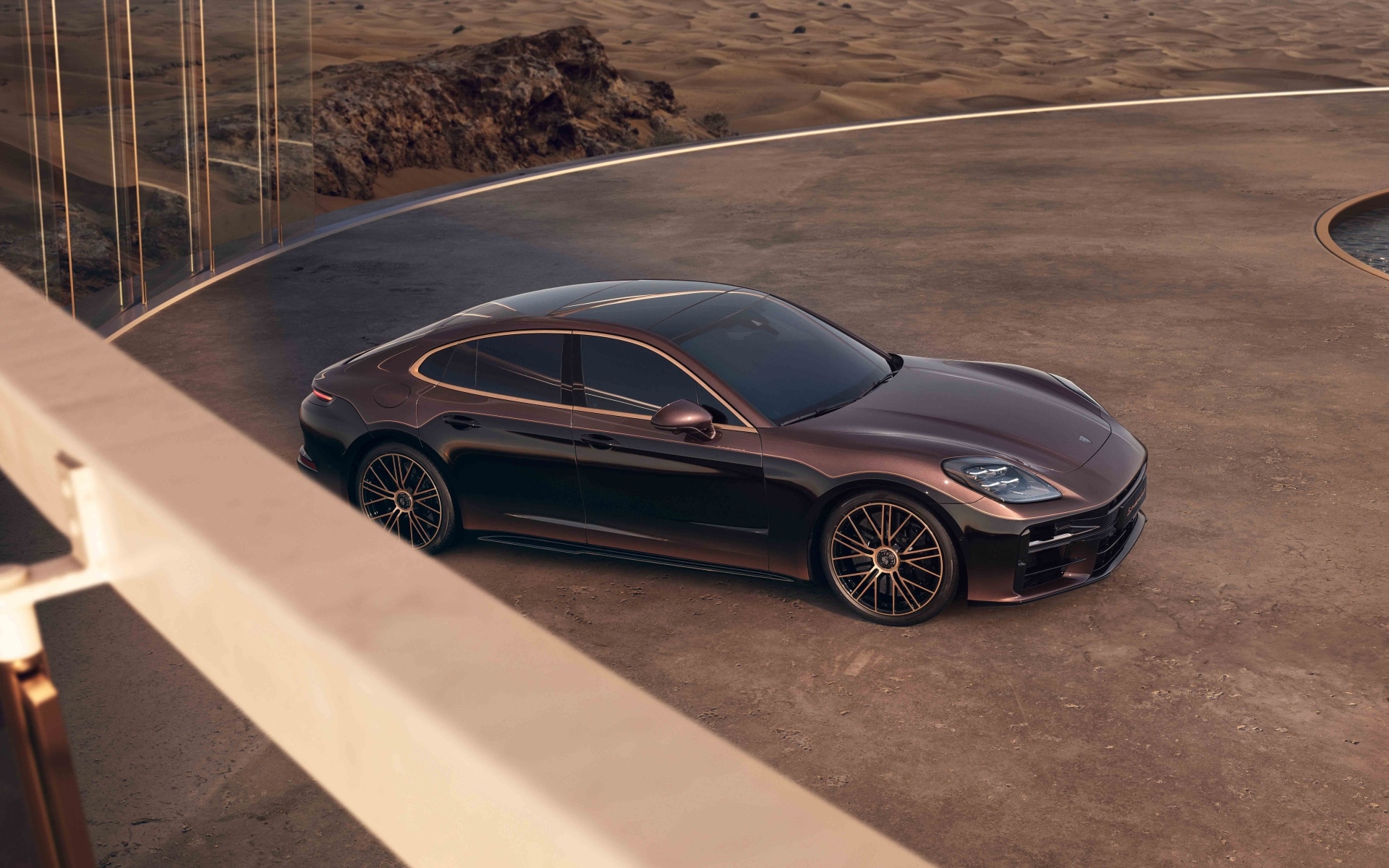 Вид сверху на автомобиль Porsche Panamera Turbo E-Hybrid Sonderwunsch 2024