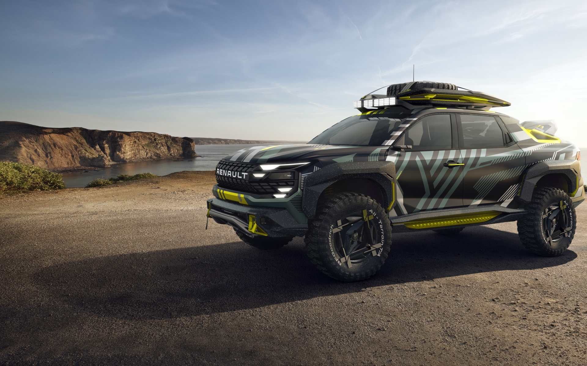 Внедорожник Renault Niagara  у моря