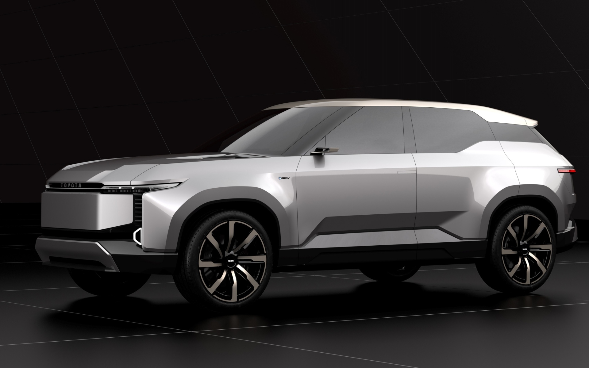 Серебристый внедорожник Toyota Land Cruiser Se на черном фоне