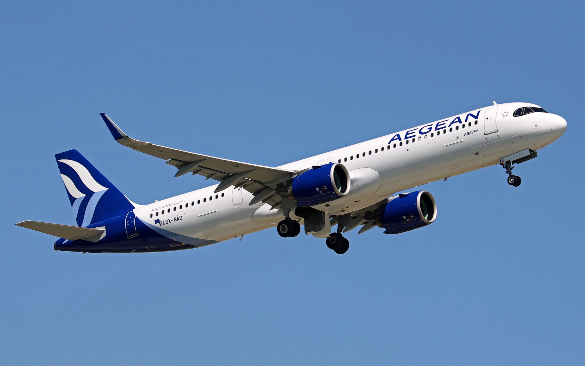 Большой самолет A 321-271NX авиакомпании  Aegean