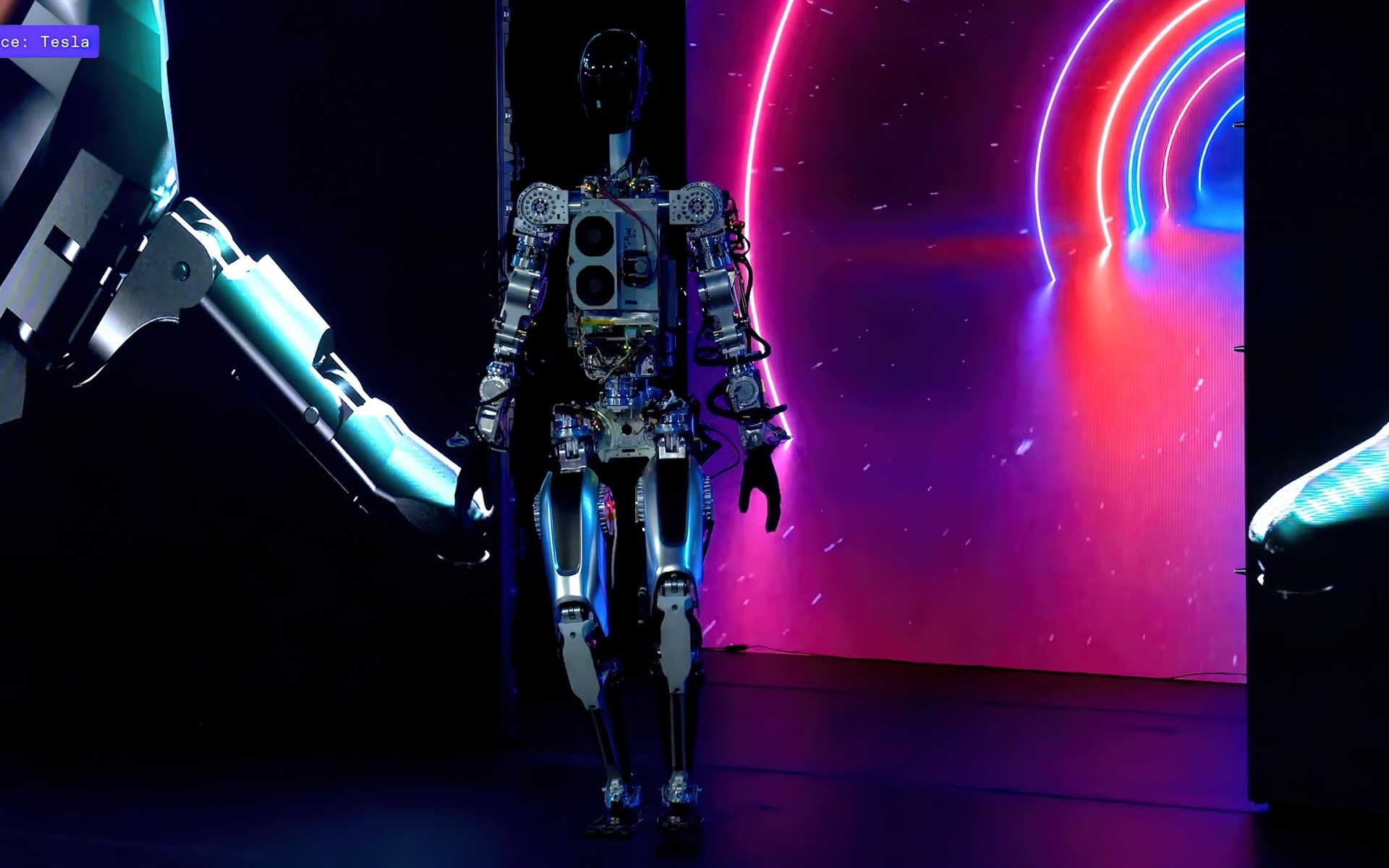 Робот Tesla Optimus на  презентации