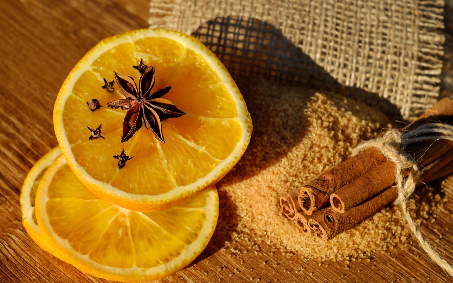 Ароматный апельсин с корицей и сахаром
