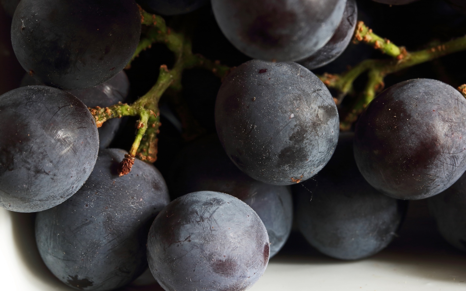 Розовый круглый виноград крупным планом