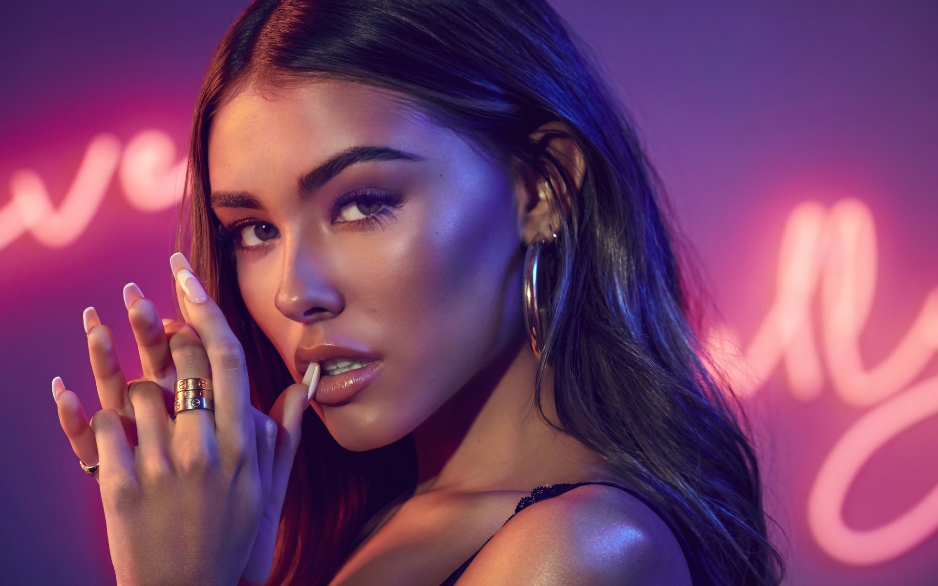 Стильная певица Мэдисон Бир