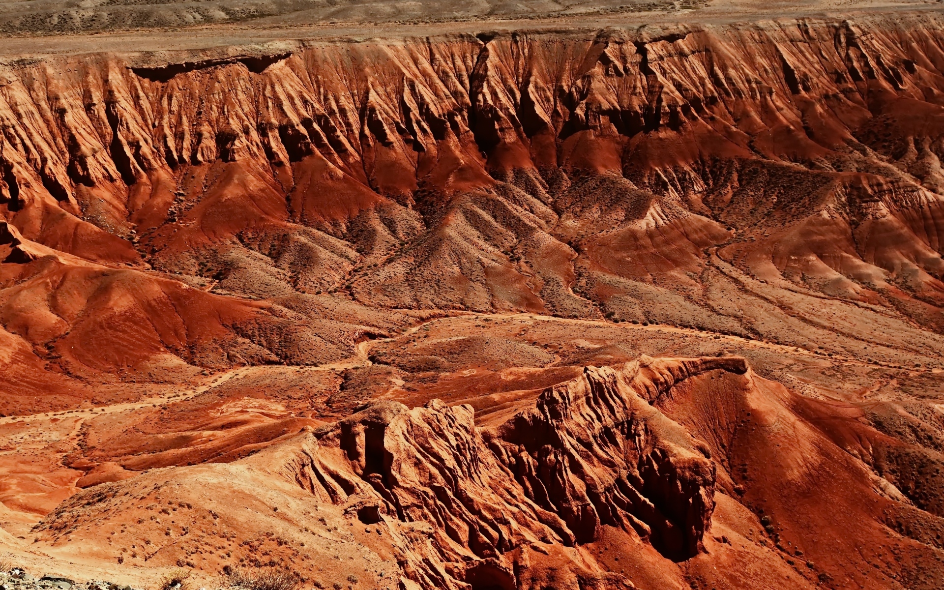 Вид на глубокий каньон сверху