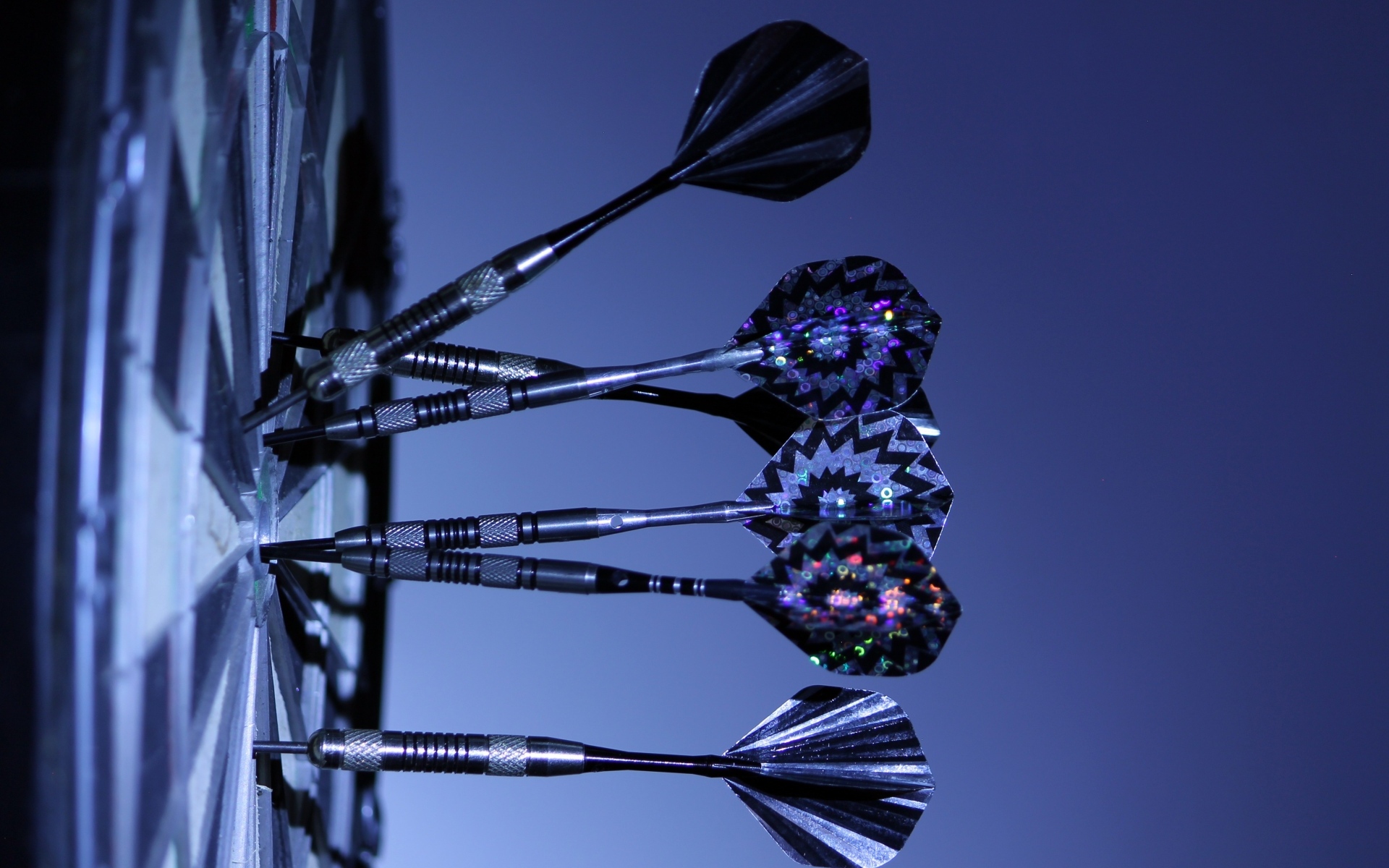 Мишень для игры в дартс с дротиками