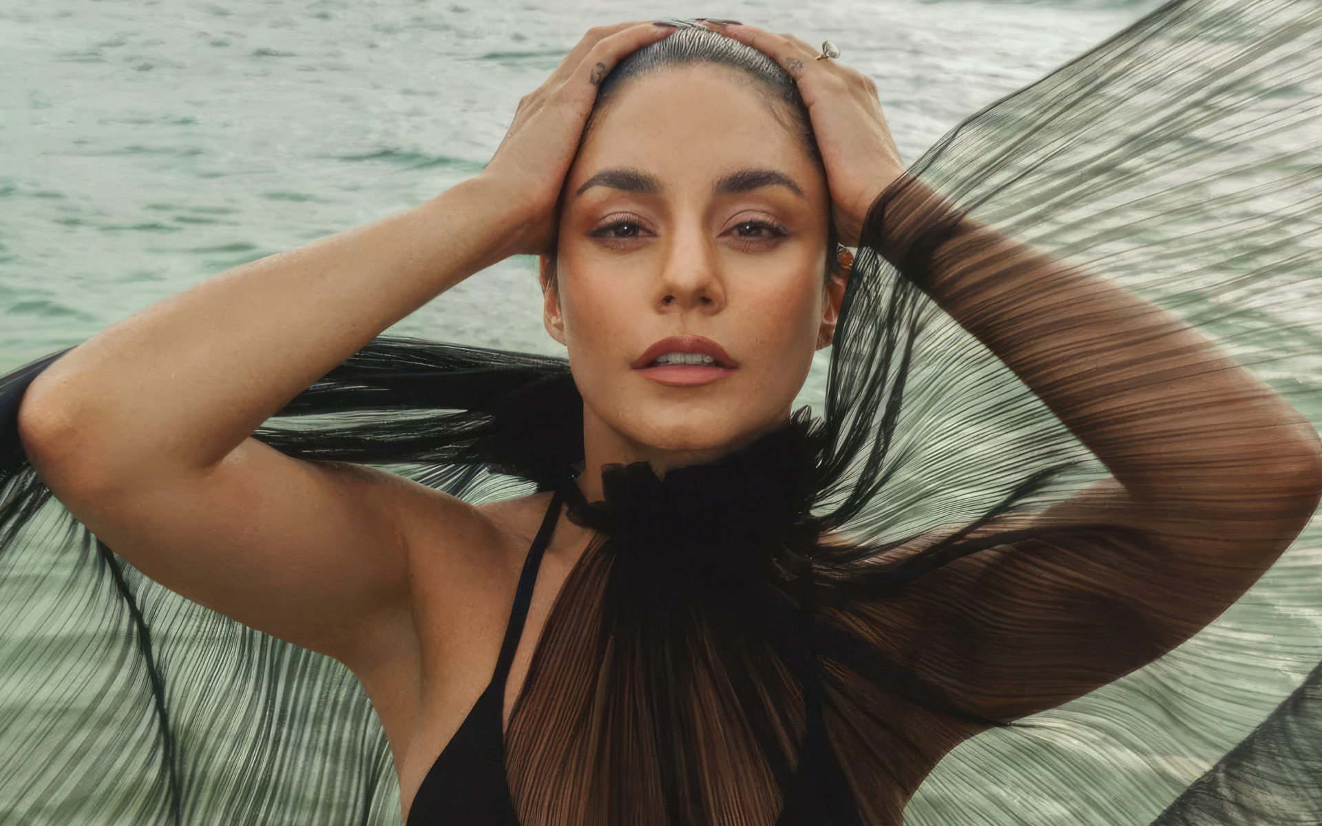 Черный наряд на актрисе Ванесса Хадженс