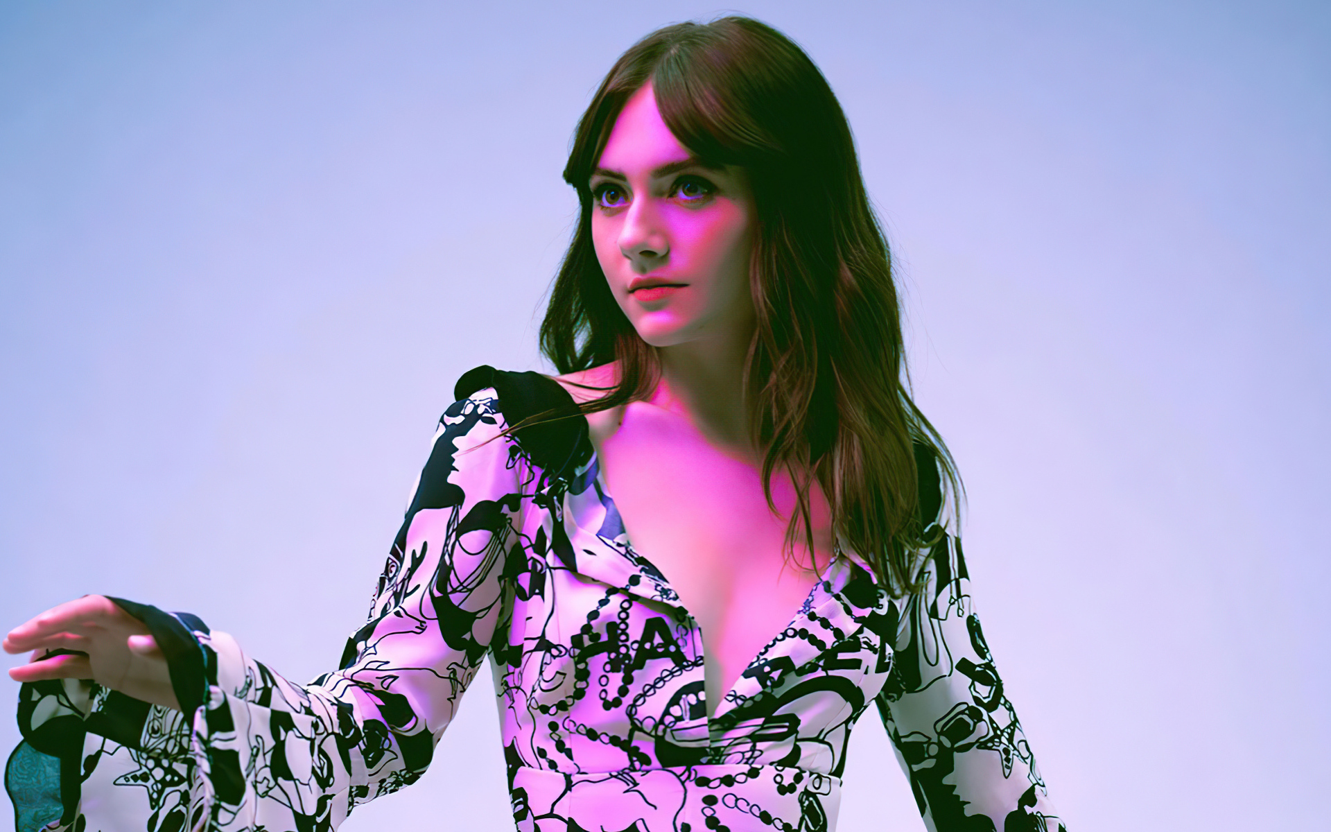 Молодая английская актриса Эмилия Джонс