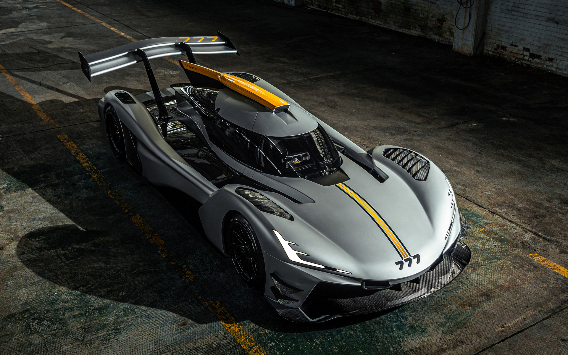 Быстрый Hypercar 777 вид сверху