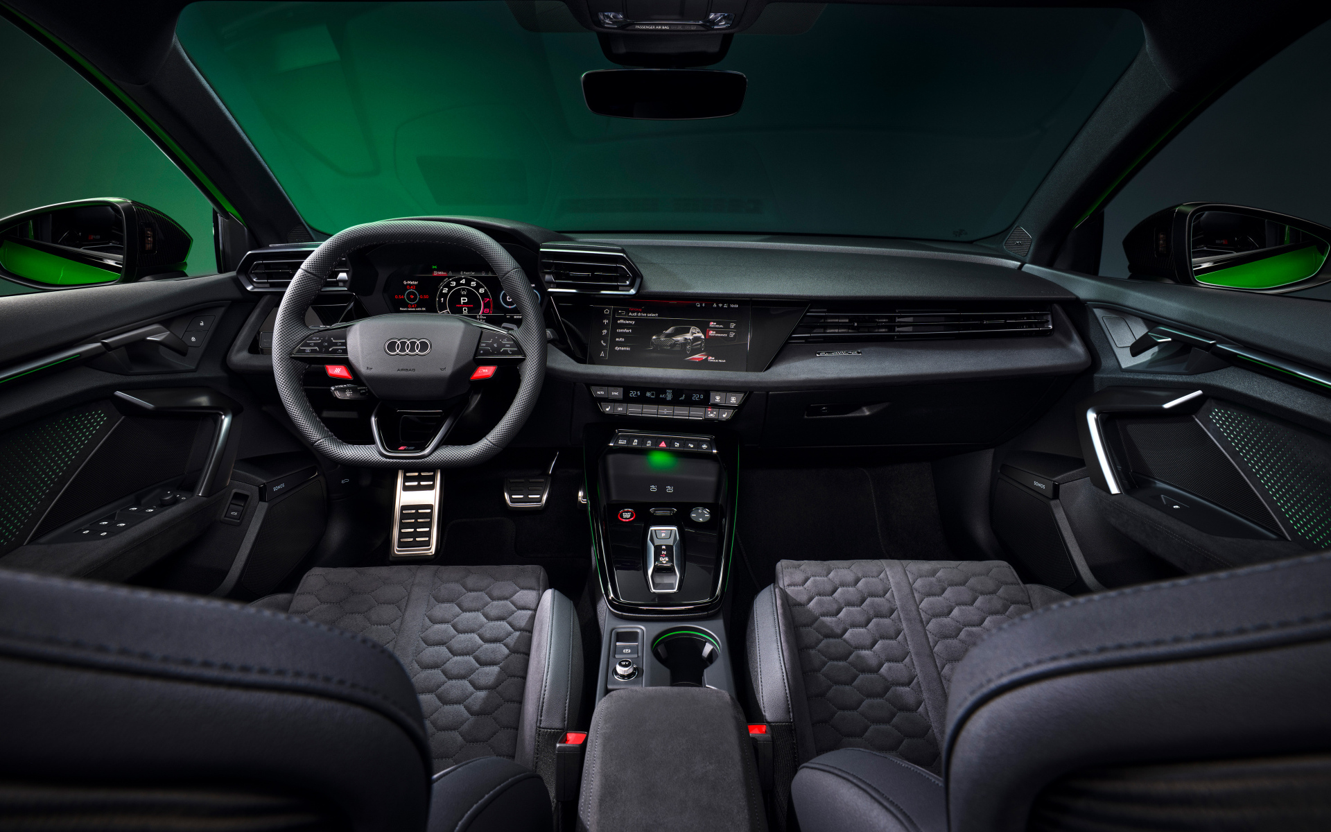 Салон автомобиля Audi RS 3 Sportback 2024 года