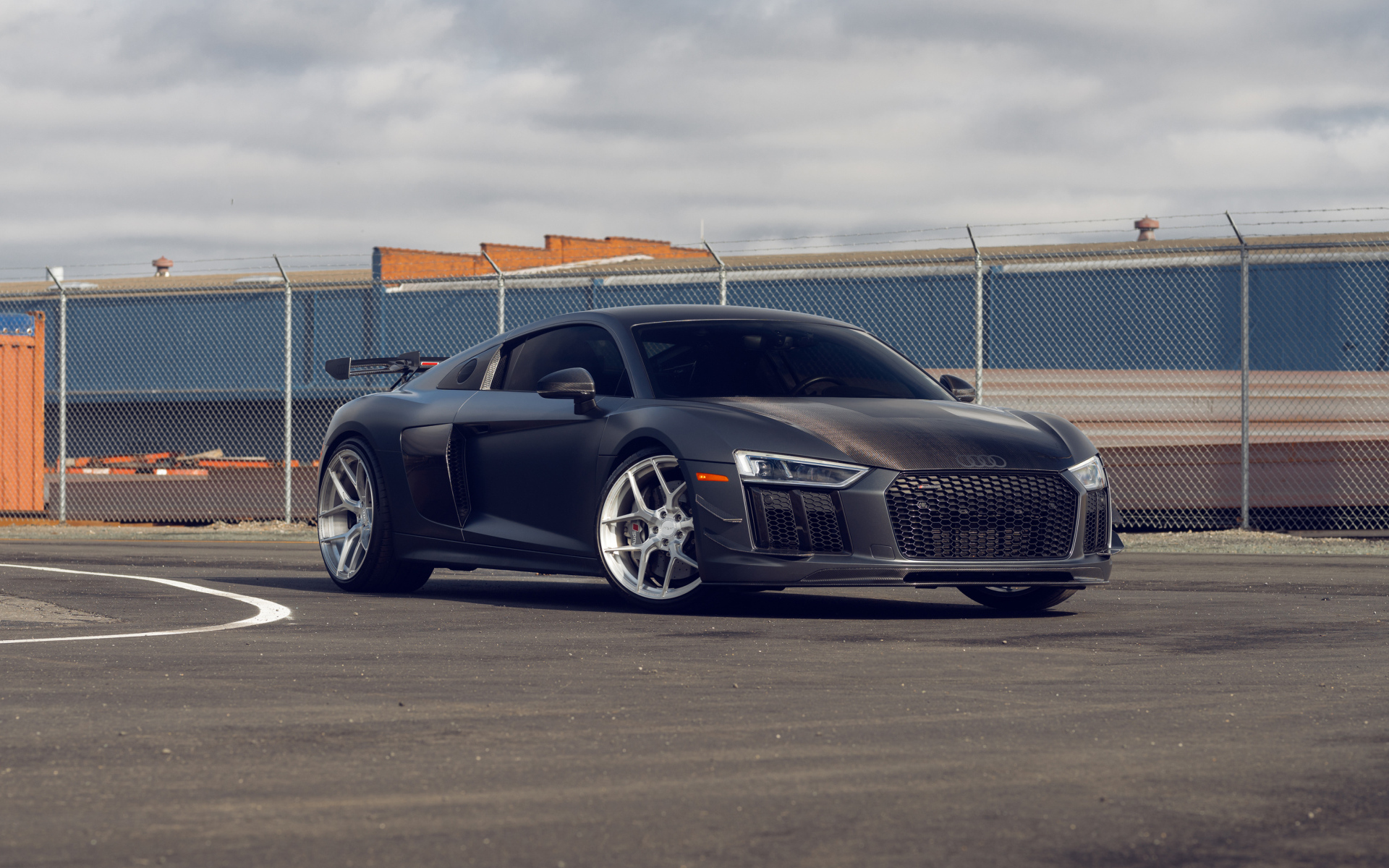 Быстрый стильный автомобиль Audi R8 Velgen Wheels