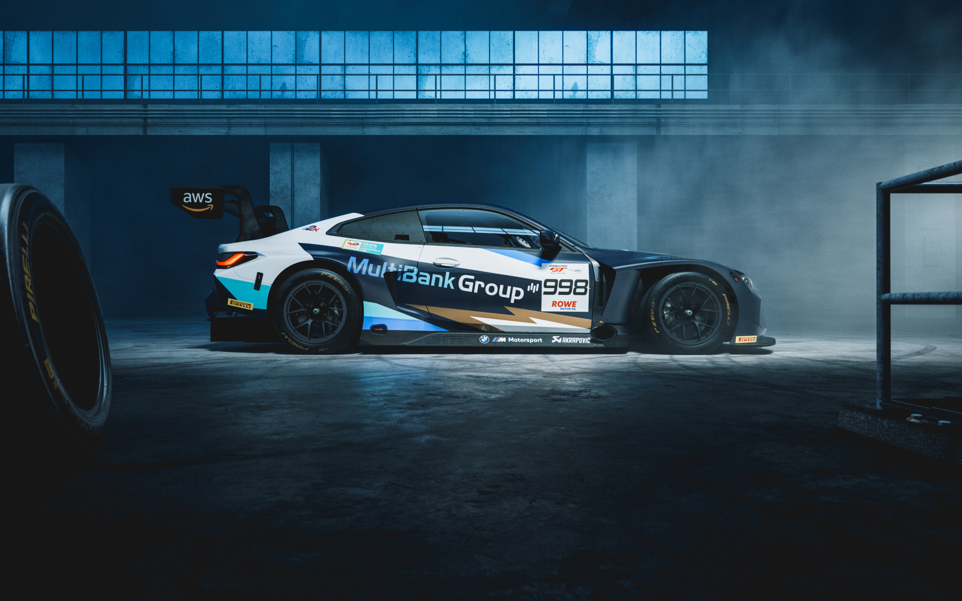 Вид сбоку на автомобиль BMW M4 GT3 Endurance Cup