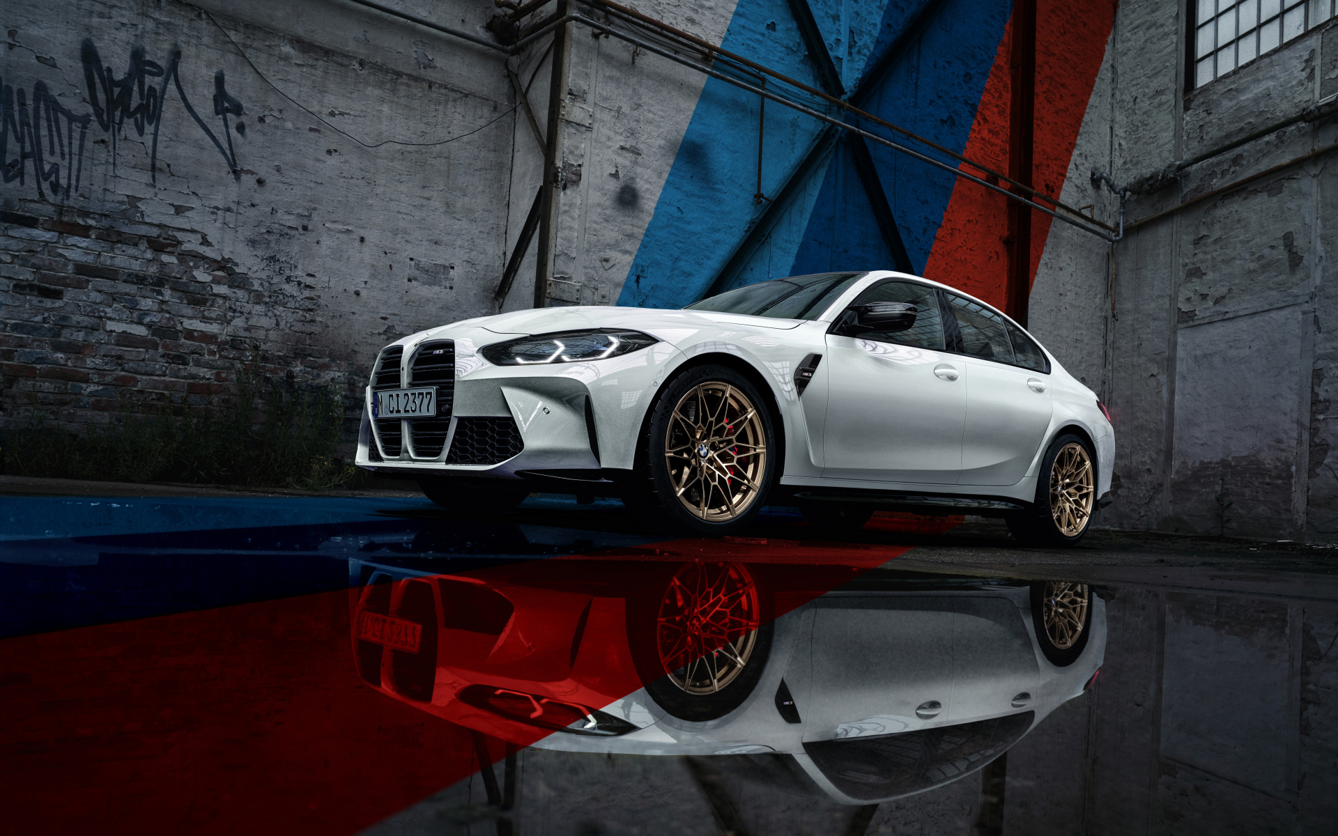 Белый автомобиль BMW M3 MT Final Edition 2024 года