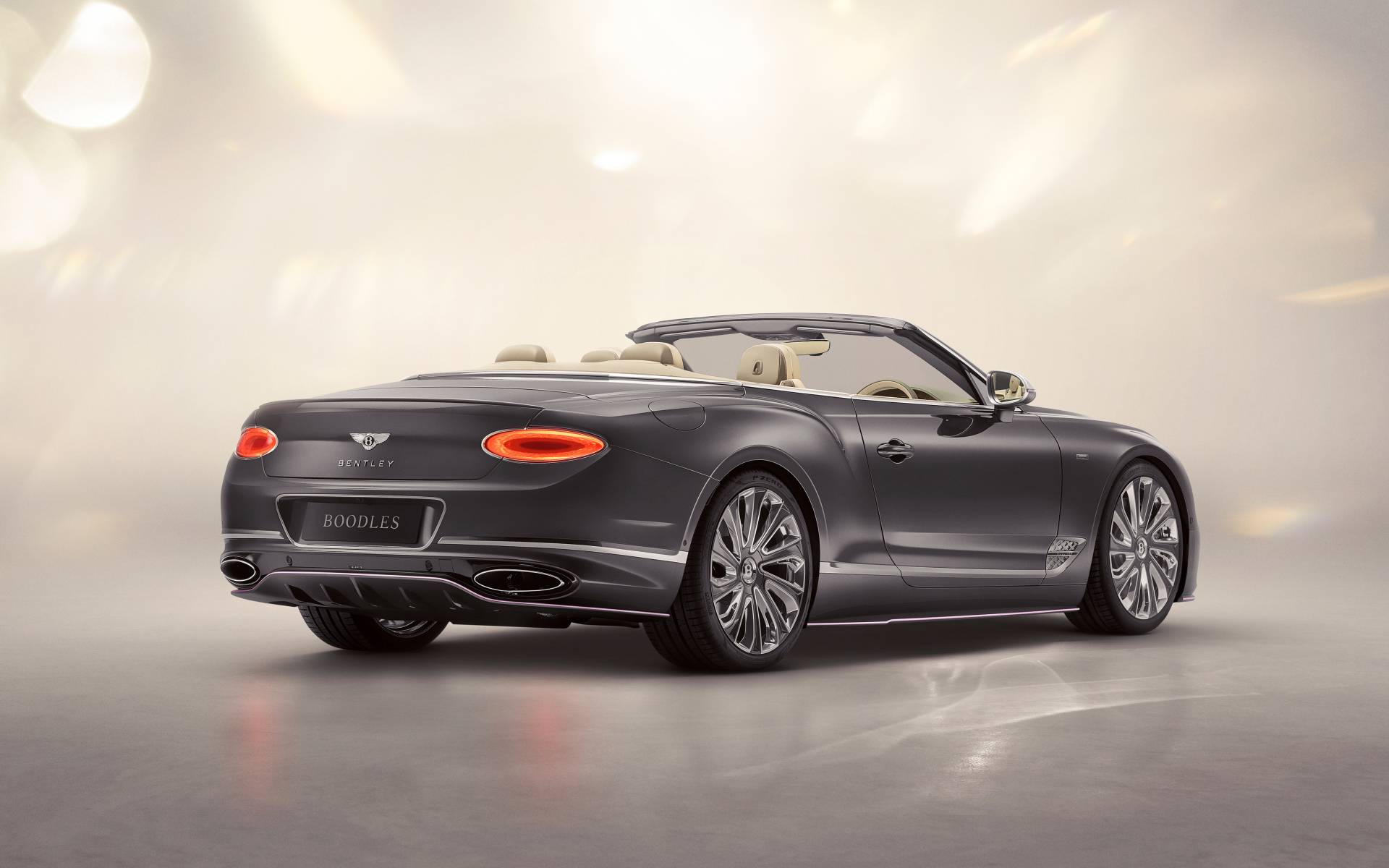 Вид сзади на автомобиль Bentley Continental GT Convertible Boodles By Mulliner 2024 года