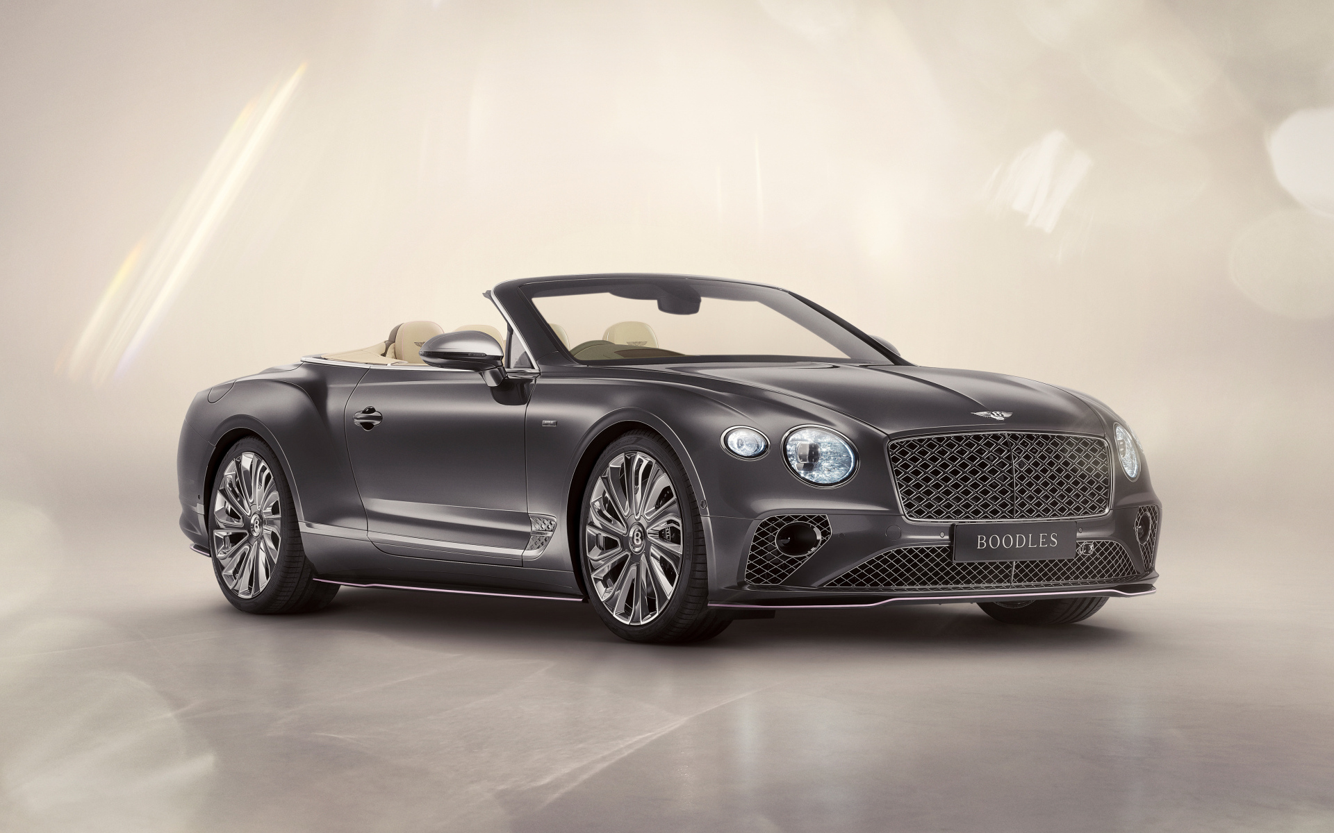 Вид сбоку на автомобиль Bentley Continental GT Convertible Boodles By Mulliner 2024 года
