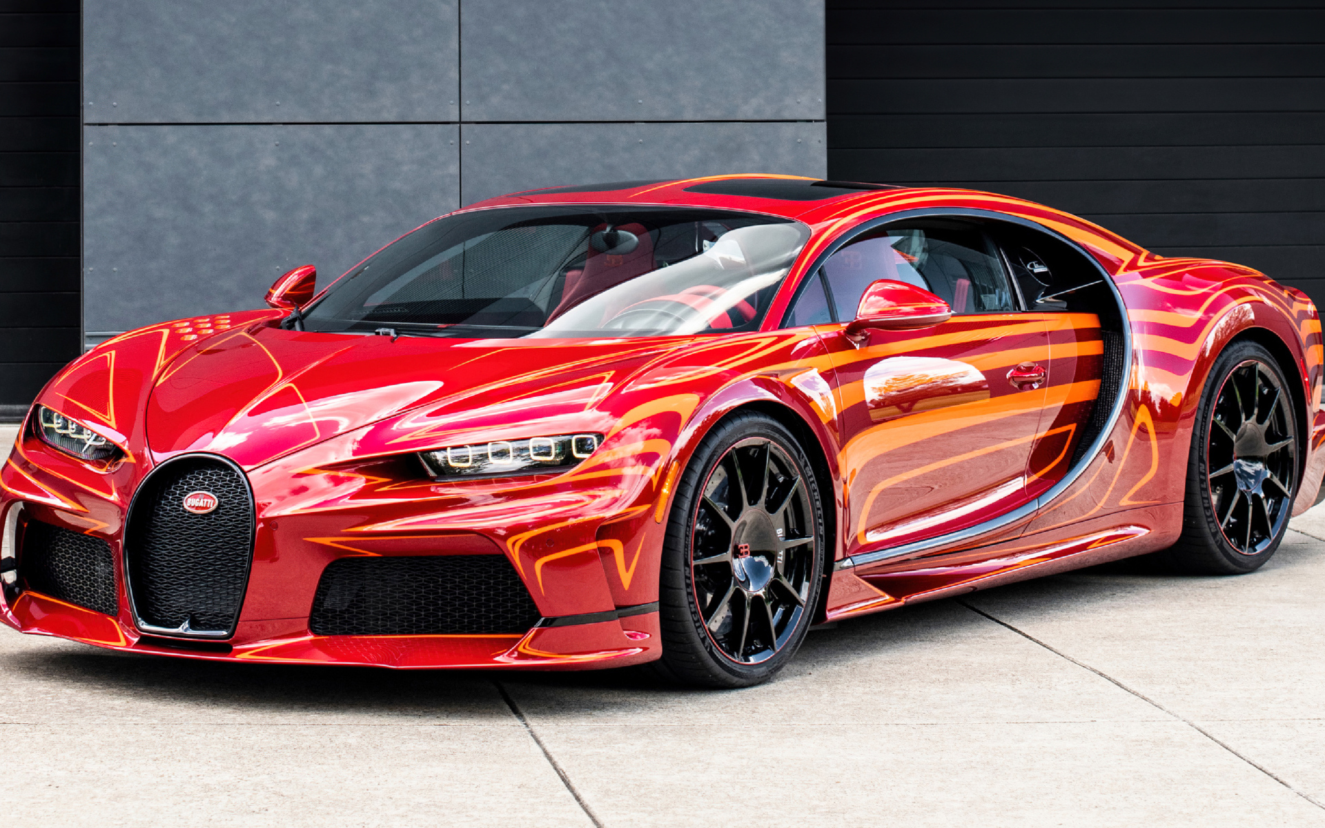 Быстрый красный автомобиль Bugatti Chiron Super Sport L'Aura
