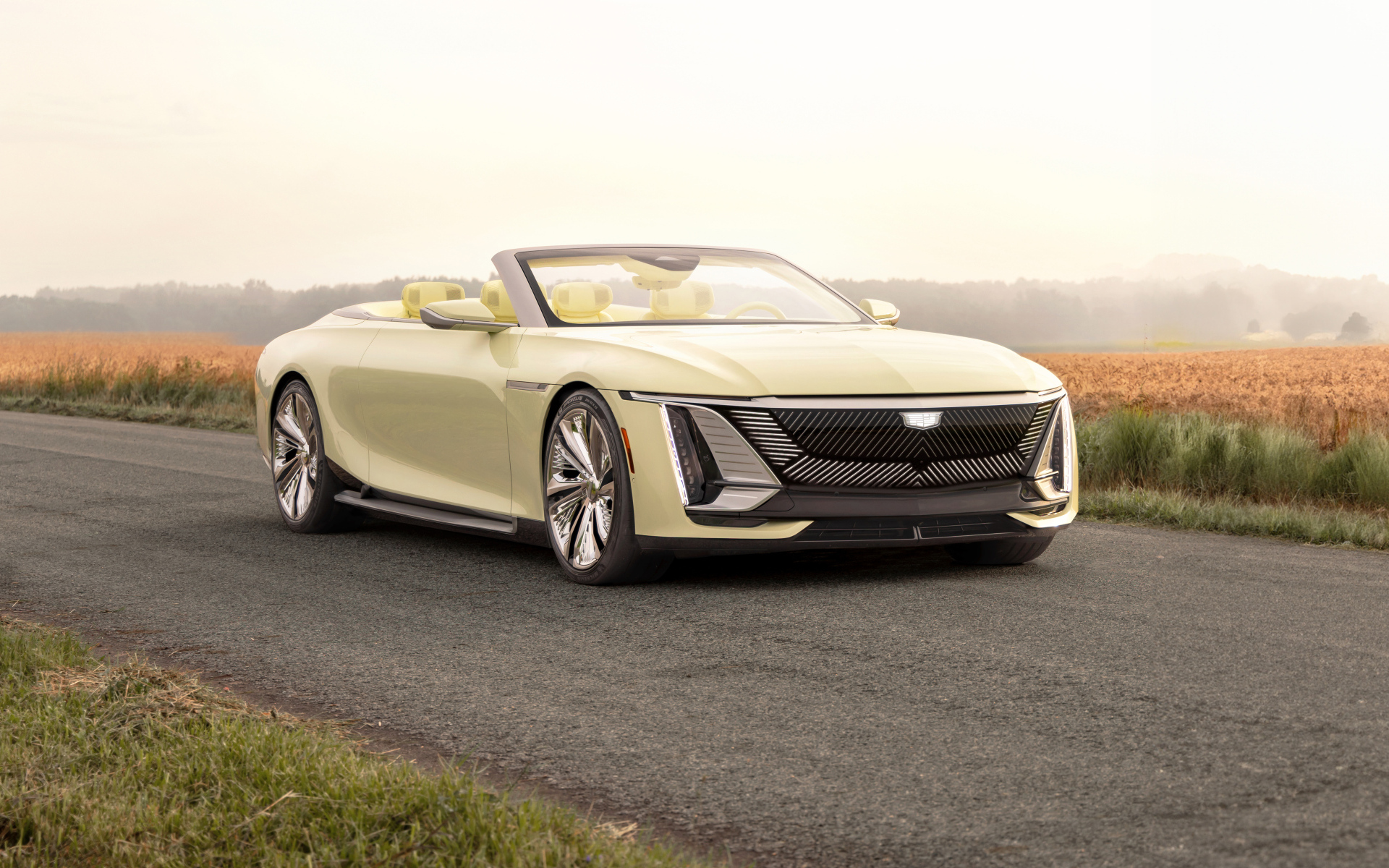 Желтый Cadillac Sollei Concept вид спереди