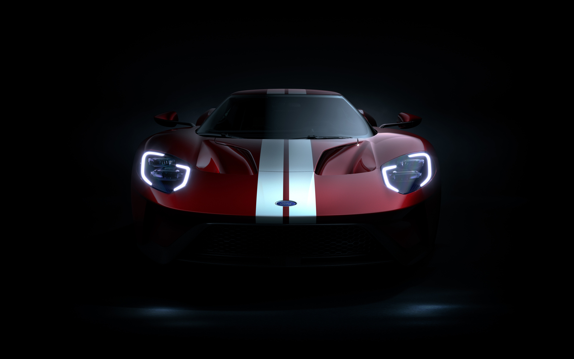Автомобиль Ford GT на черном фоне