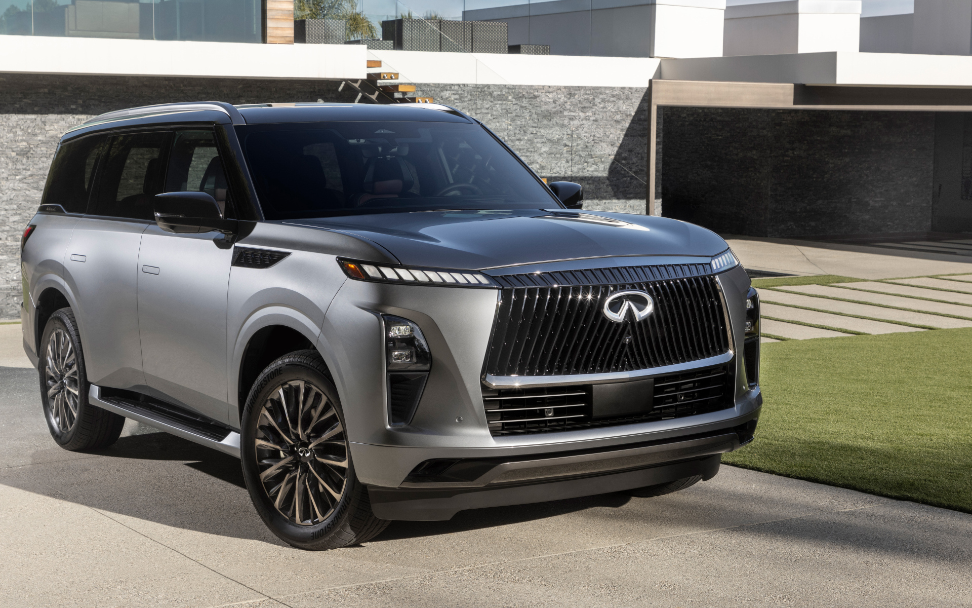 Серебристый внедорожник  Infiniti QX80 Autograph AWD 2025 года