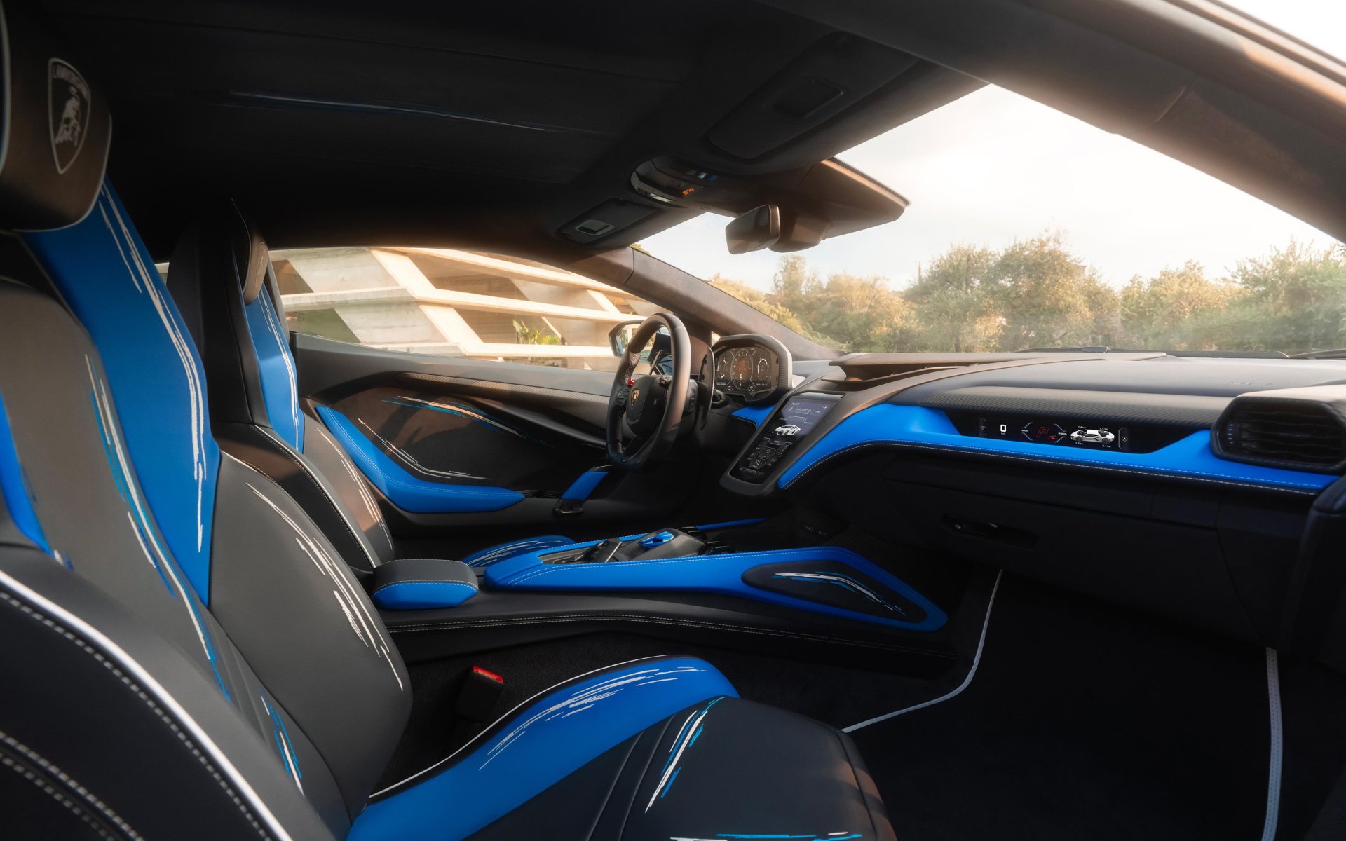 Салон автомобиля Lamborghini Revuelto Opera Unica 2024 года