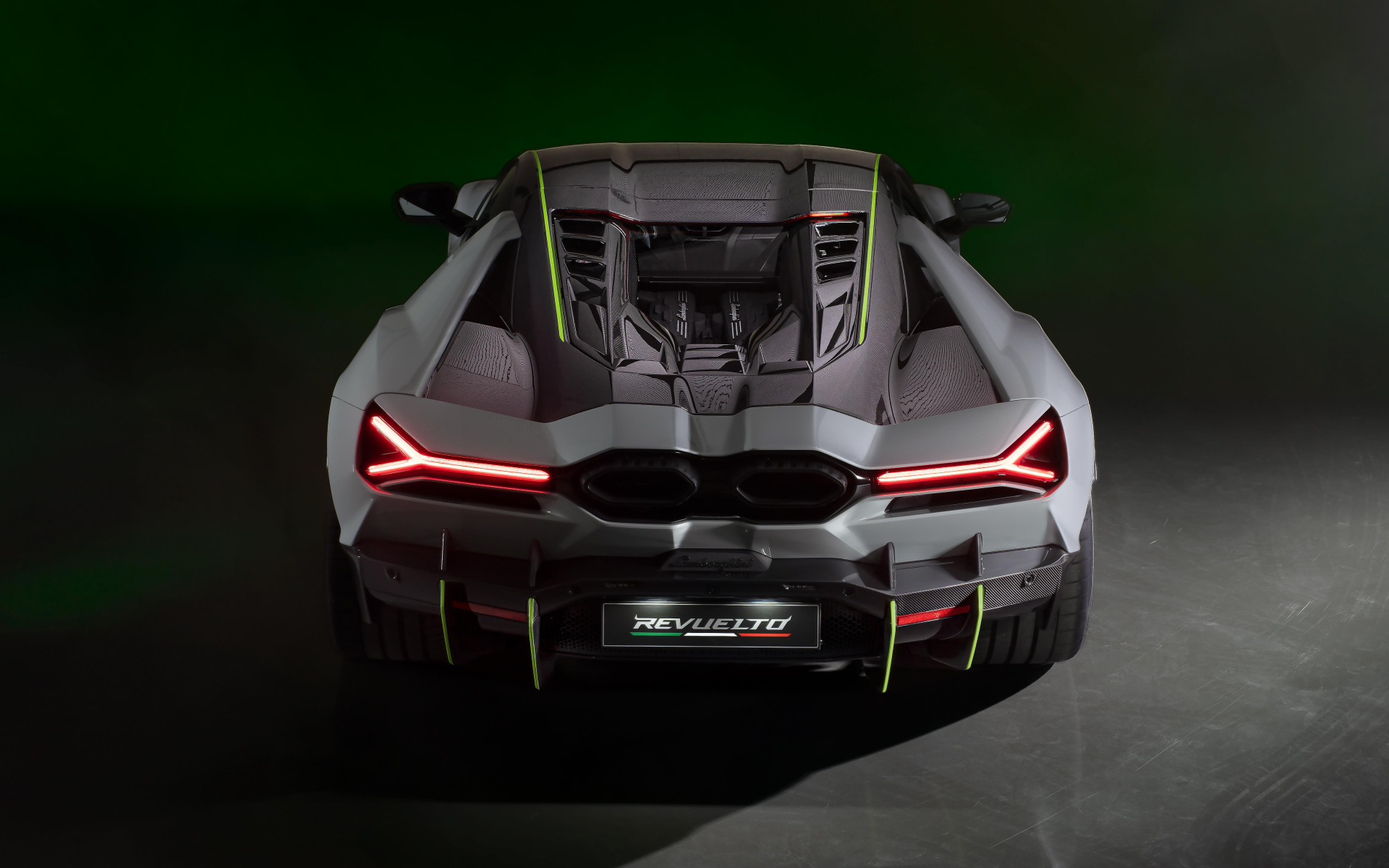 Вид сзади на автомобиль Lamborghini Revuelto At Lamborghini Arena 2024