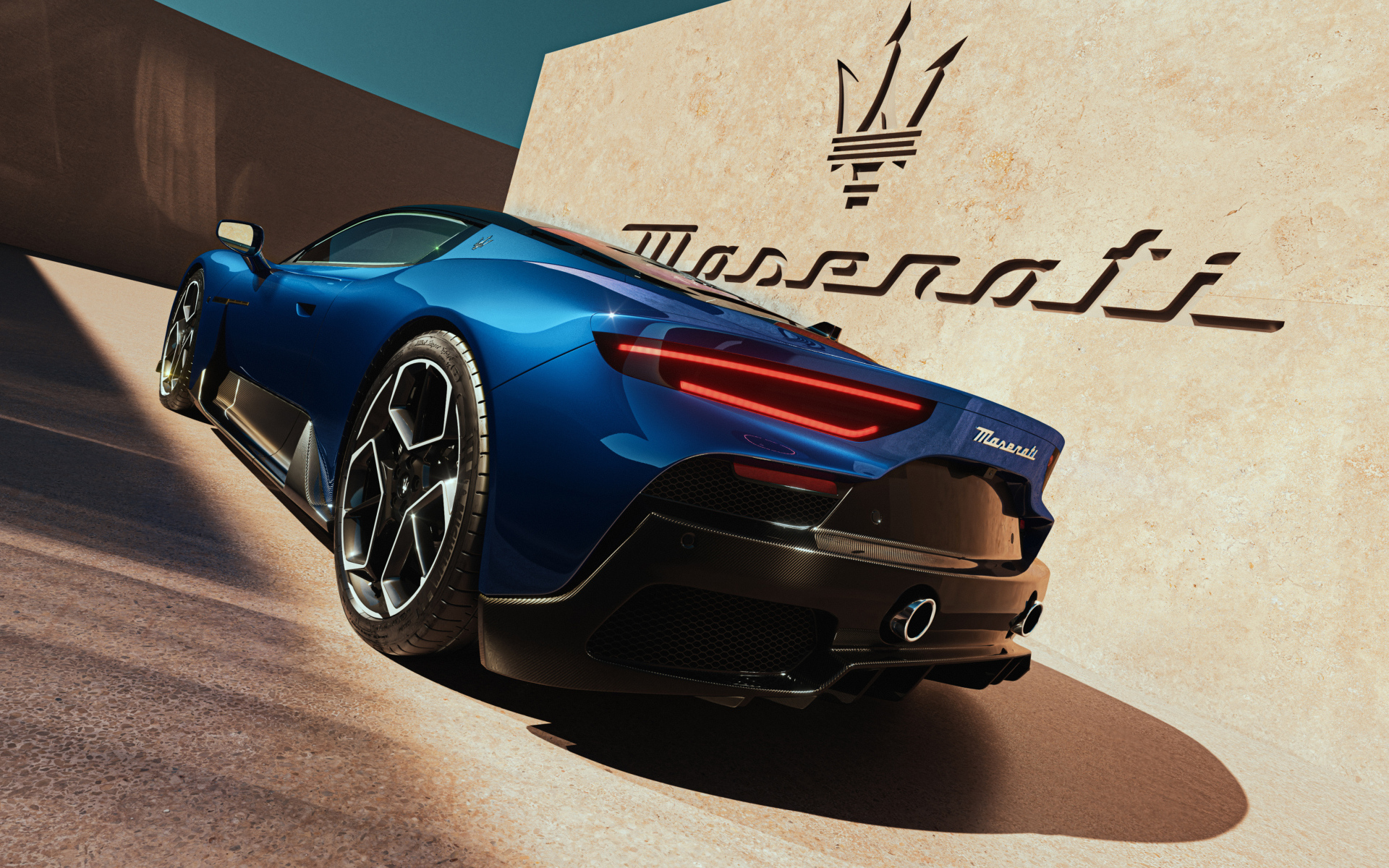 Вид сзади на автомобиль Maserati MC20