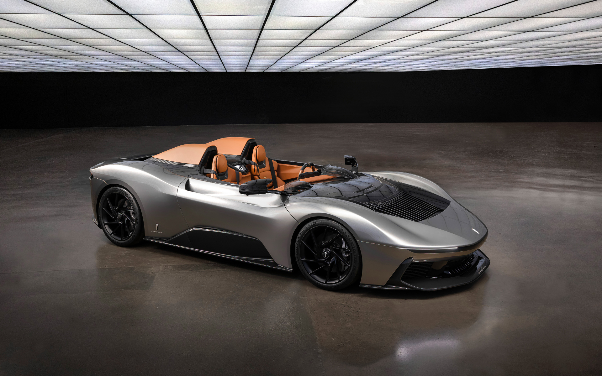 Необычный автомобиль Pininfarina B95 Gotham 2024 года