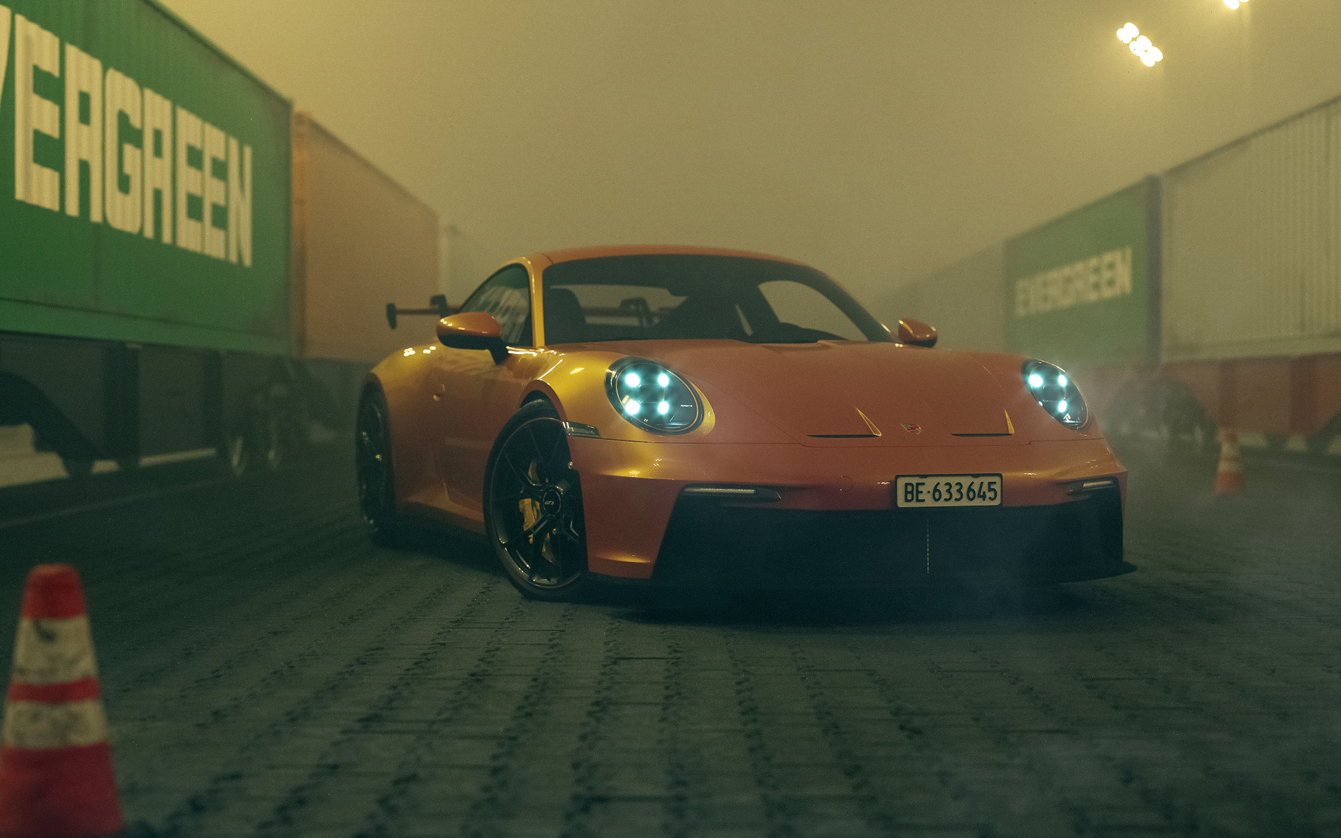 Красный автомобиль Porsche 911 GT3 CGI  в порту