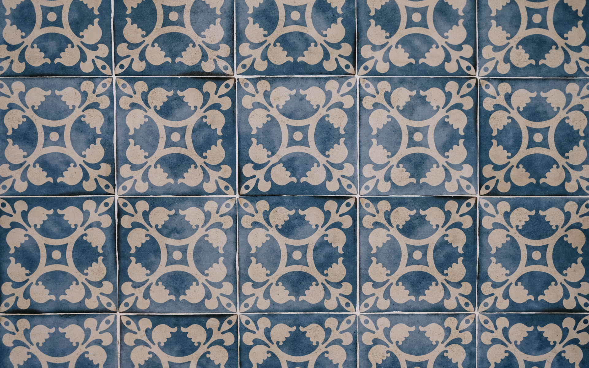 Красивая марокканская плитка на стене для фона